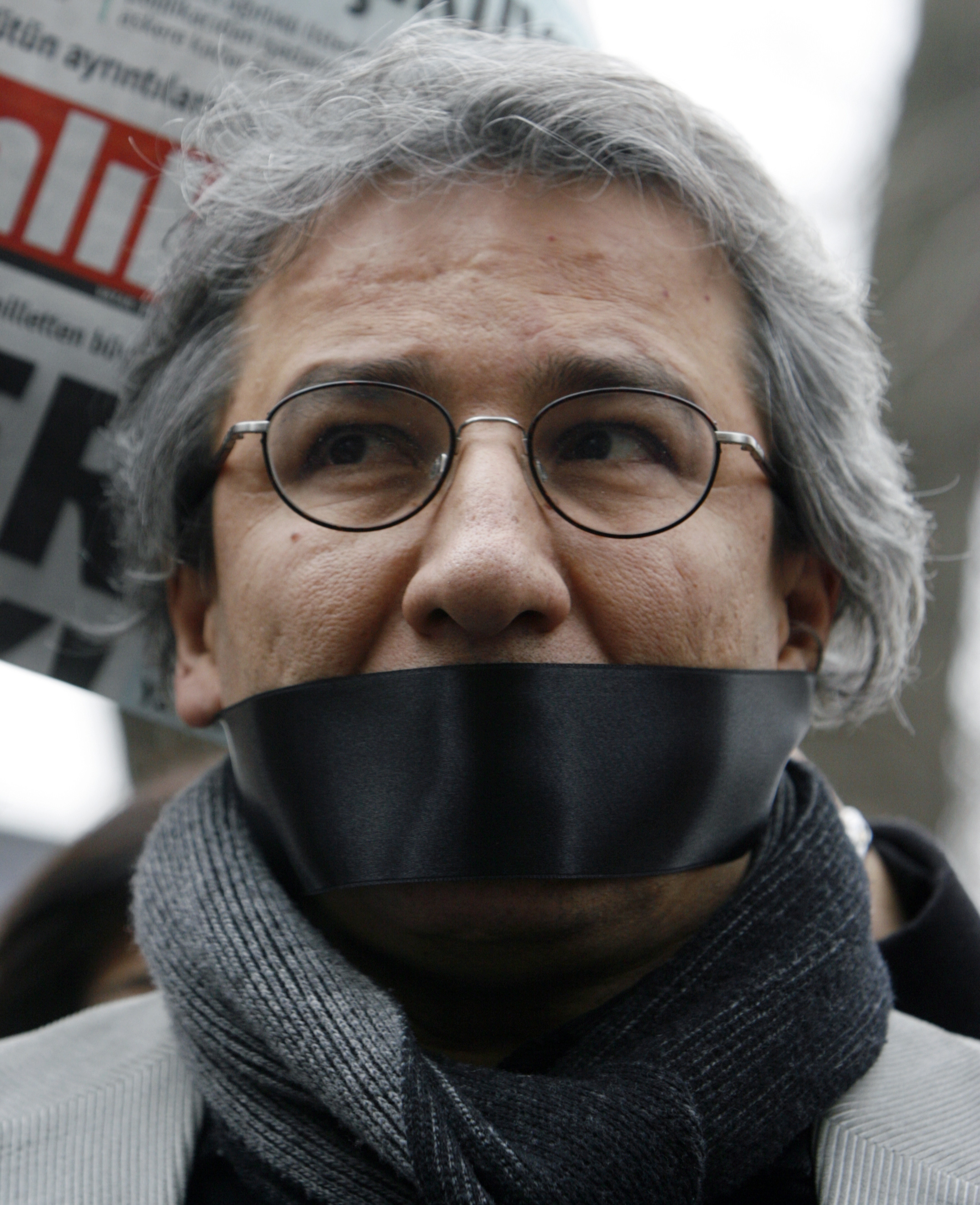 Turkish journalist Can Dundar takes part in a protest in Ankara, 4 March 2011