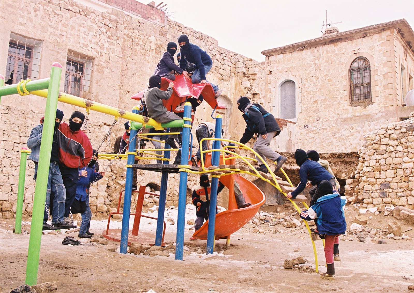 إركان اوزجن، صورة من ألعاب البالغين، عام 2004