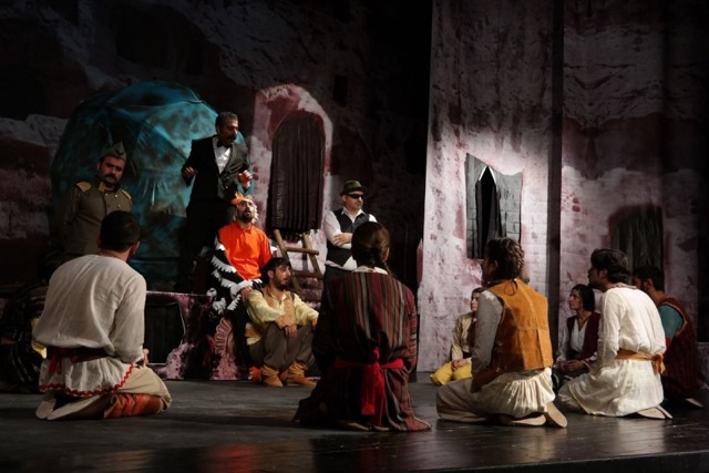 Batman Municipality Theatre staging an adaptation of Yaşar Kemal’s novel ‘Sultan of Elephants’ in April. Tekik is in the top right, with the sunglasses