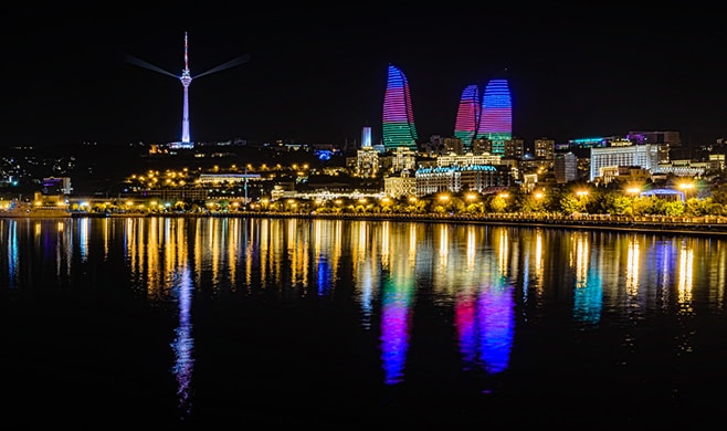 The Baku skyline at night, © 2013 Urek Meniashvili/Wikimedia Commons