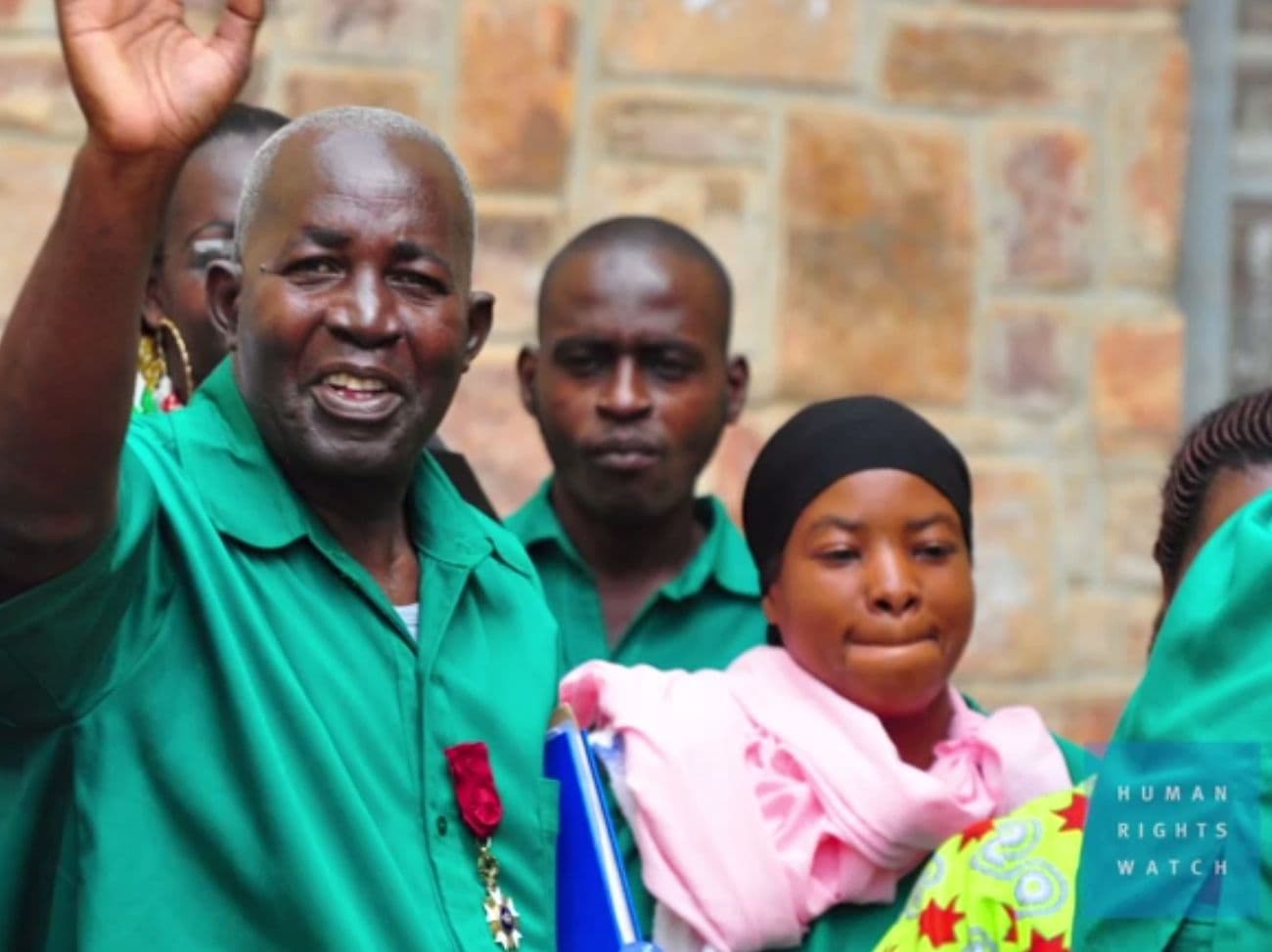 Pierre Claver Mbonimpa waves to supporters, Human Rights Watch/video screenshot