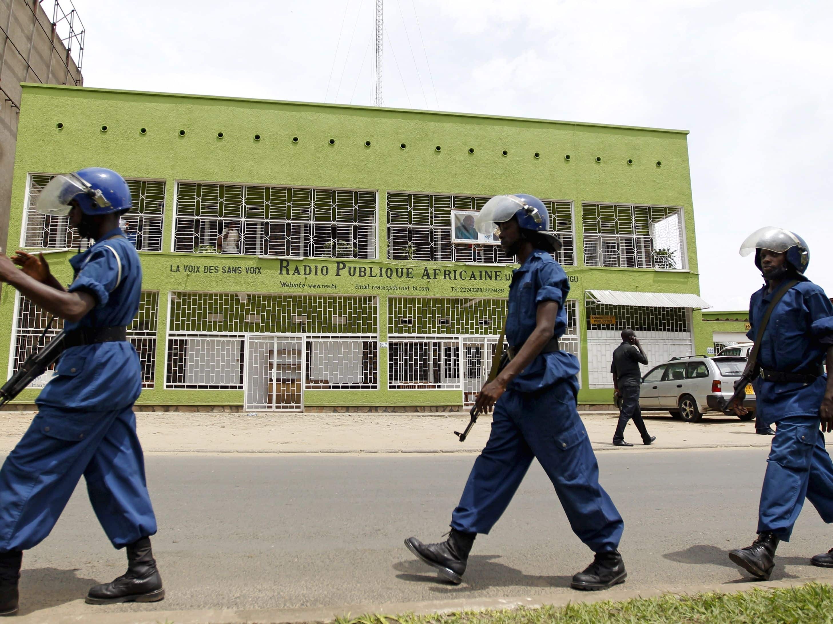 Riot policemen walk outside the Radio Publique Africaine (RPA) broadcasting studio in Bujumbura, 26 April 2015, REUTERS/Thomas Mukoya