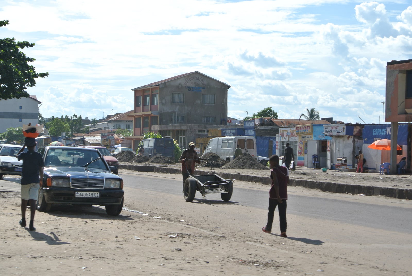 Pedestrians walk down Avenue des Huileries in Kinshasa, the city where Mag Mikombe was abducted and detained., Antoine Moens de Hase/Flickr