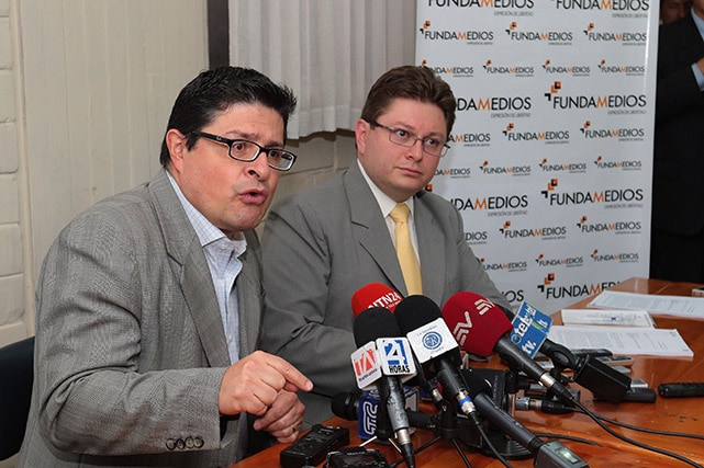 Fundamedios directors César Ricaurte and Mauricio Alarcón at a press conference about the government decision to shut down their organisation, Agencia de Noticias ANDES