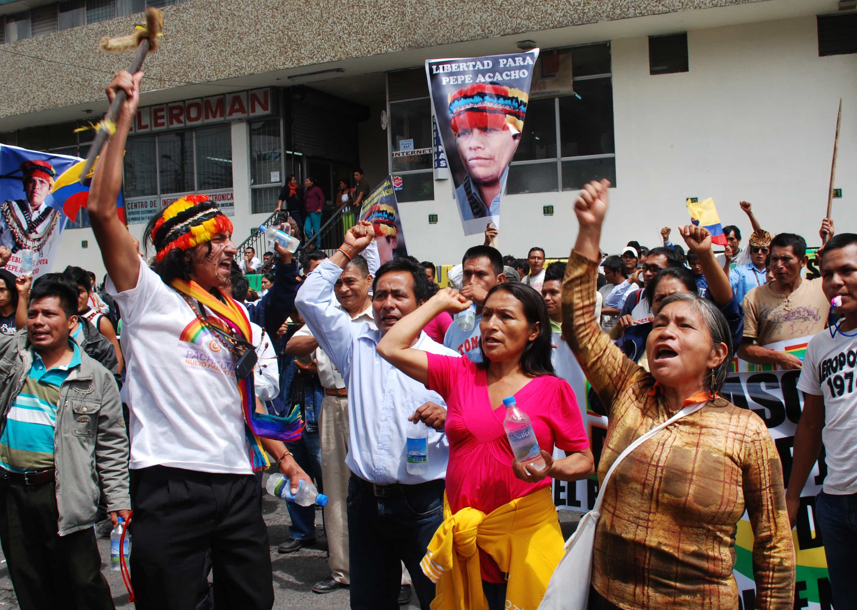 Ecuadorian Shuar indigenous persons protest outside the courthouse in Quito shortly after former Indigenous leader Pepe Acacho arrived for a hearing, 7 February 2011., REUTERS /Hernan Ramos