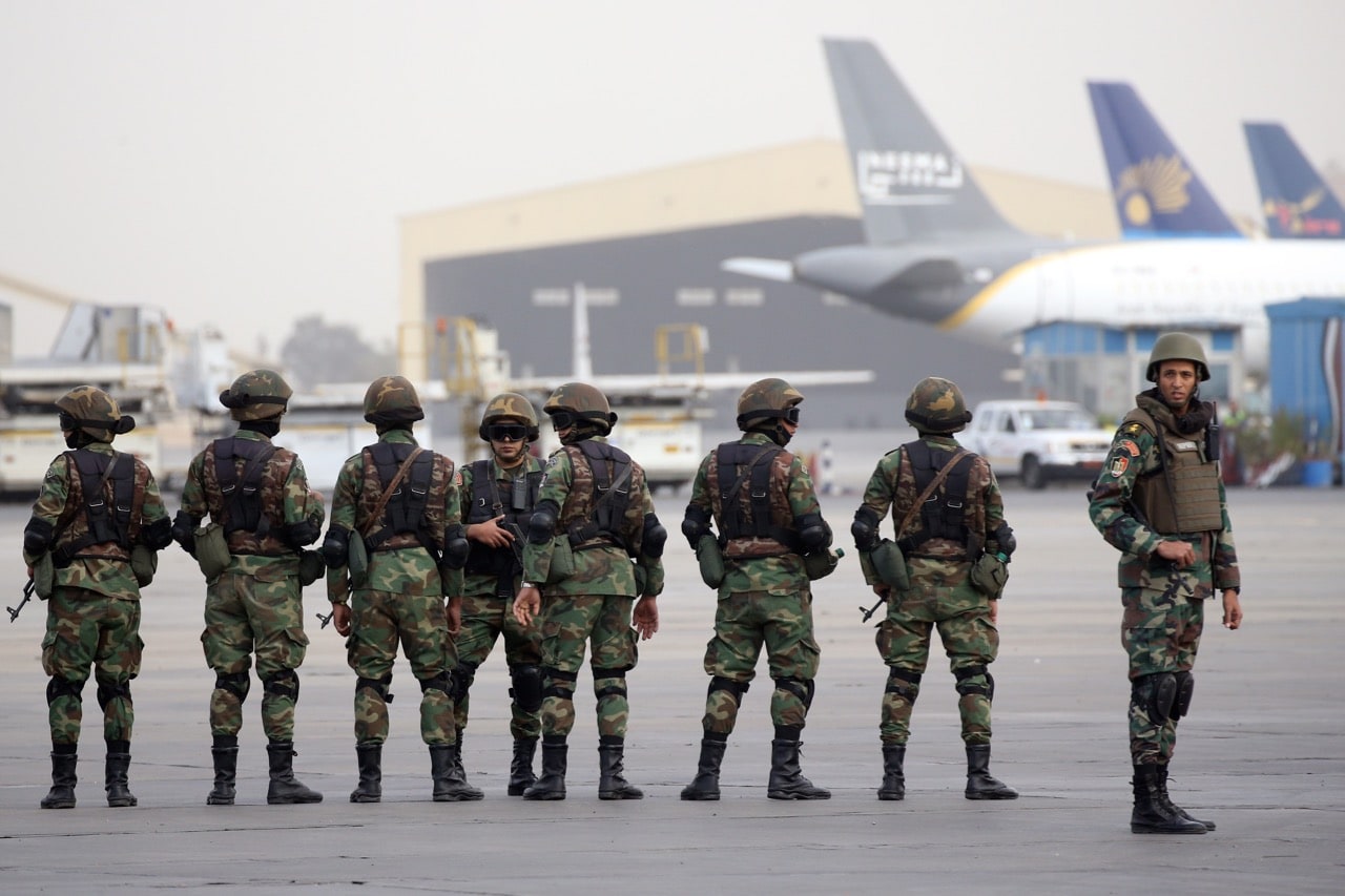 Egyptian special forces soldiers await the arrival of a diplomatic plane at the airport in Cairo, 11 December 2017, Mikhail Svetlov/Getty Images