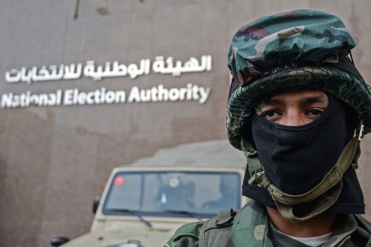 A member of the Egyptian special forces stands guard in front of the National Election Authority in Cairo, 29 January 2018, MOHAMED EL-SHAHED/AFP/Getty Images