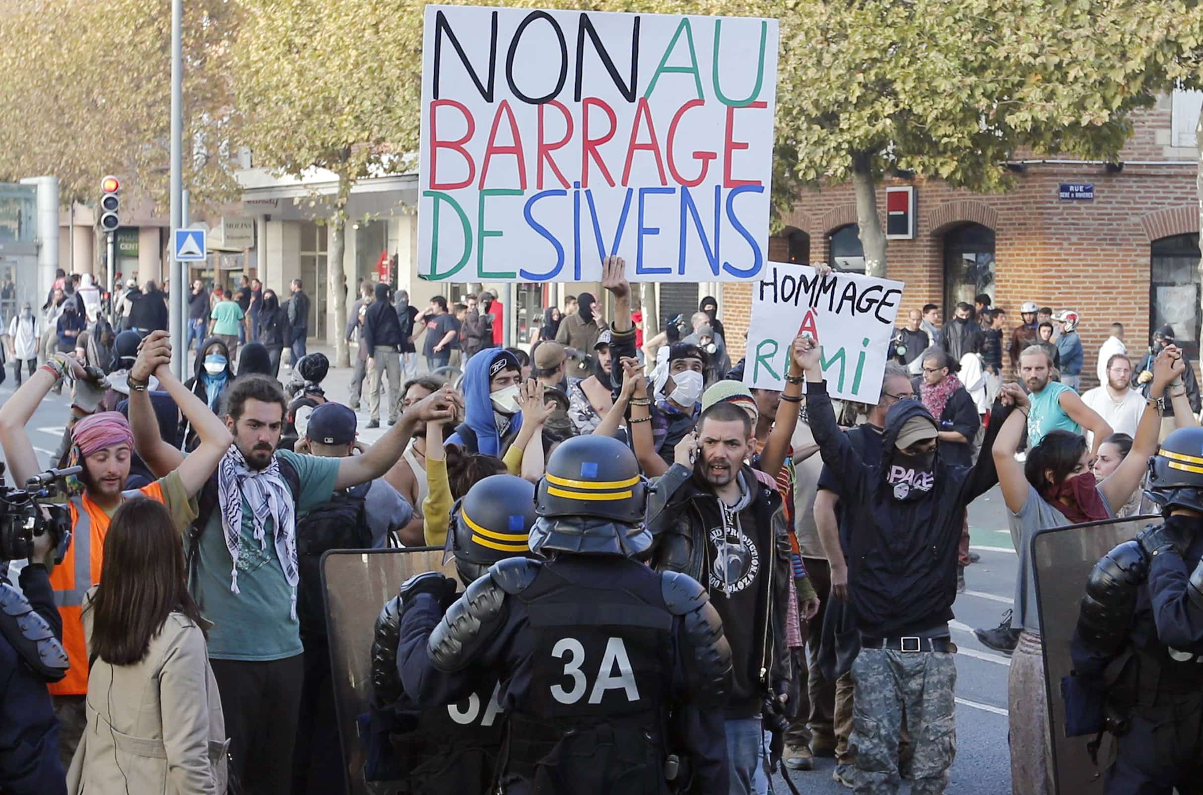 Demonstrators protest against the construction of the Sivens dam in Albi, 27 October 2014, REUTERS/Regis Duvignau