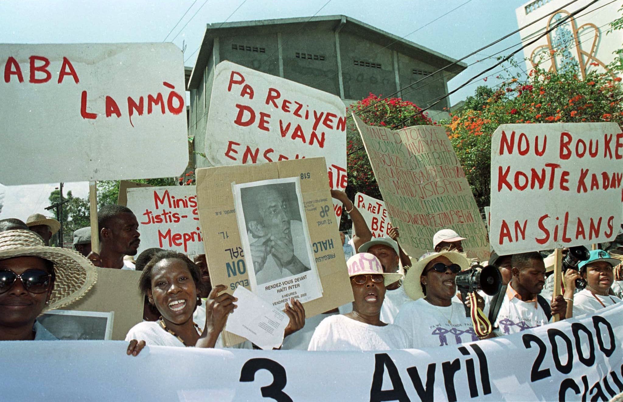 Several hundred Haitians march to protest the April 3, 2000 assassination of  journalist Jean Dominique, REUTERS