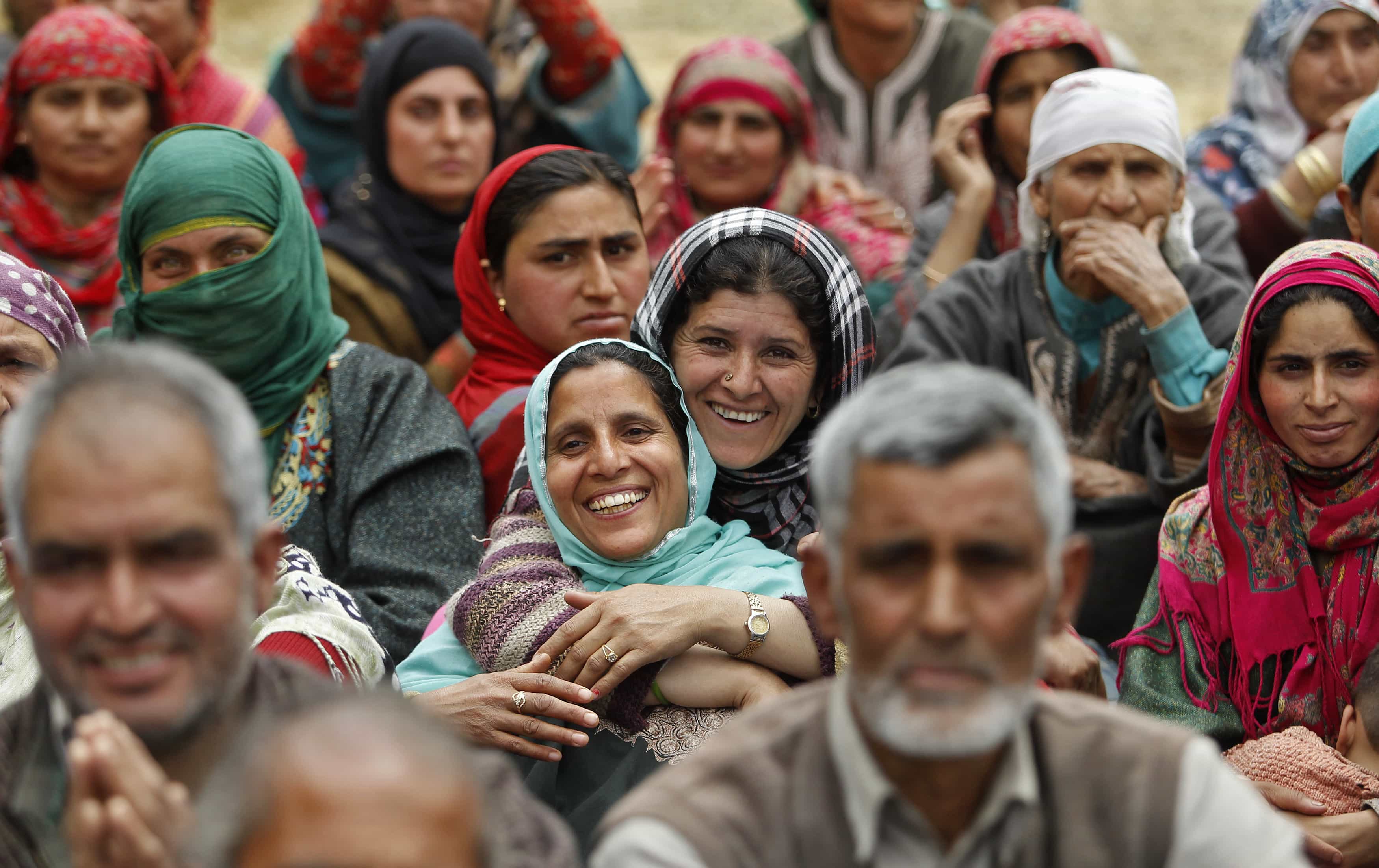 Supporters of Kashmir's ruling National Conference (NC) party attend an election campaign ahead of the fifth phase of India's general election in Pulwama, 15 April 2014, REUTERS/Danish Ismail