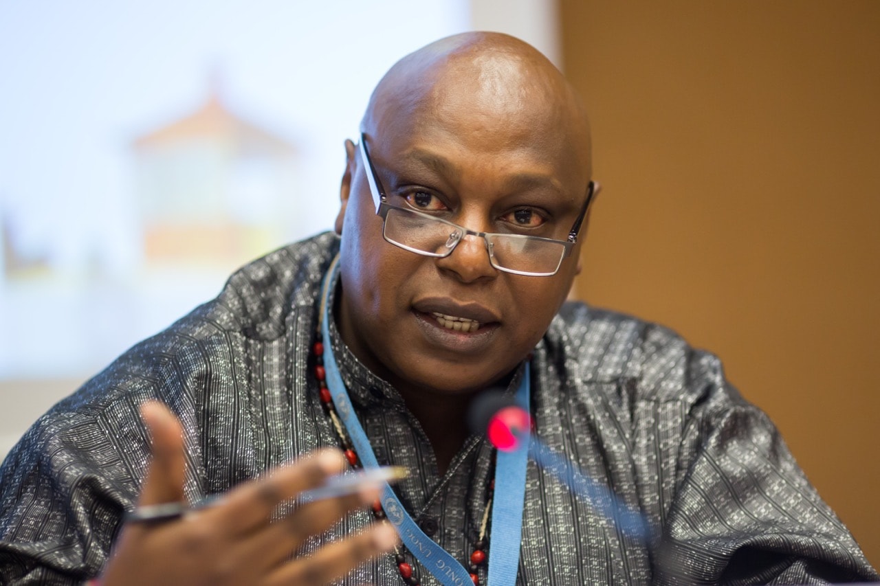 Special Rapporteur Maina Kiai makes introductory remarks during the "Peaceful Protest 101" side event at the 34th session of the Human Rights Council, in Geneva, 10 March 2017, Maina Kiai via Flickr, Attribution 2.0 Generic (CC BY 2.0)