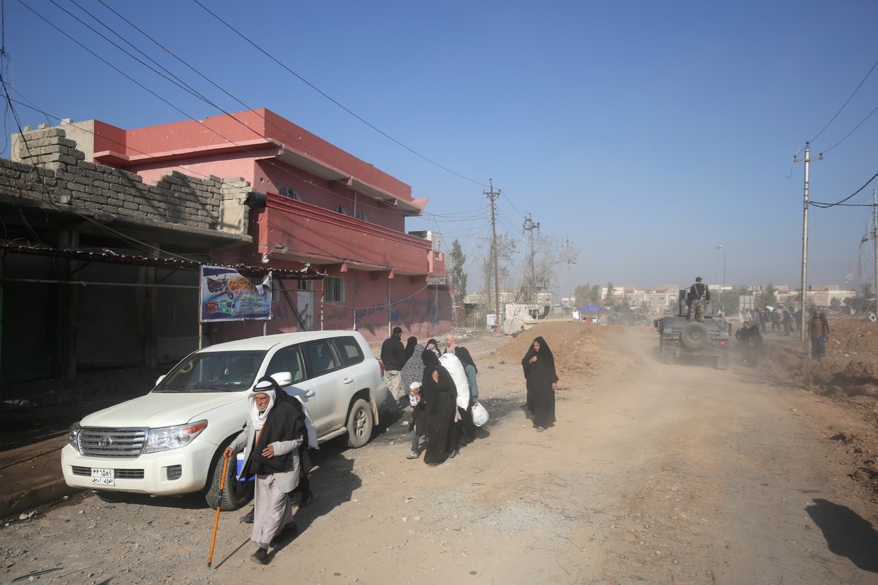 Displaced Iraqis from Mosul's eastern neighbourhoods arrive at the Al-Quds neighbourhood, as Iraqi special forces advance in an ongoing military operation against Islamic State jihadists, 3 January 2017, AHMAD AL-RUBAYE/AFP/Getty Images