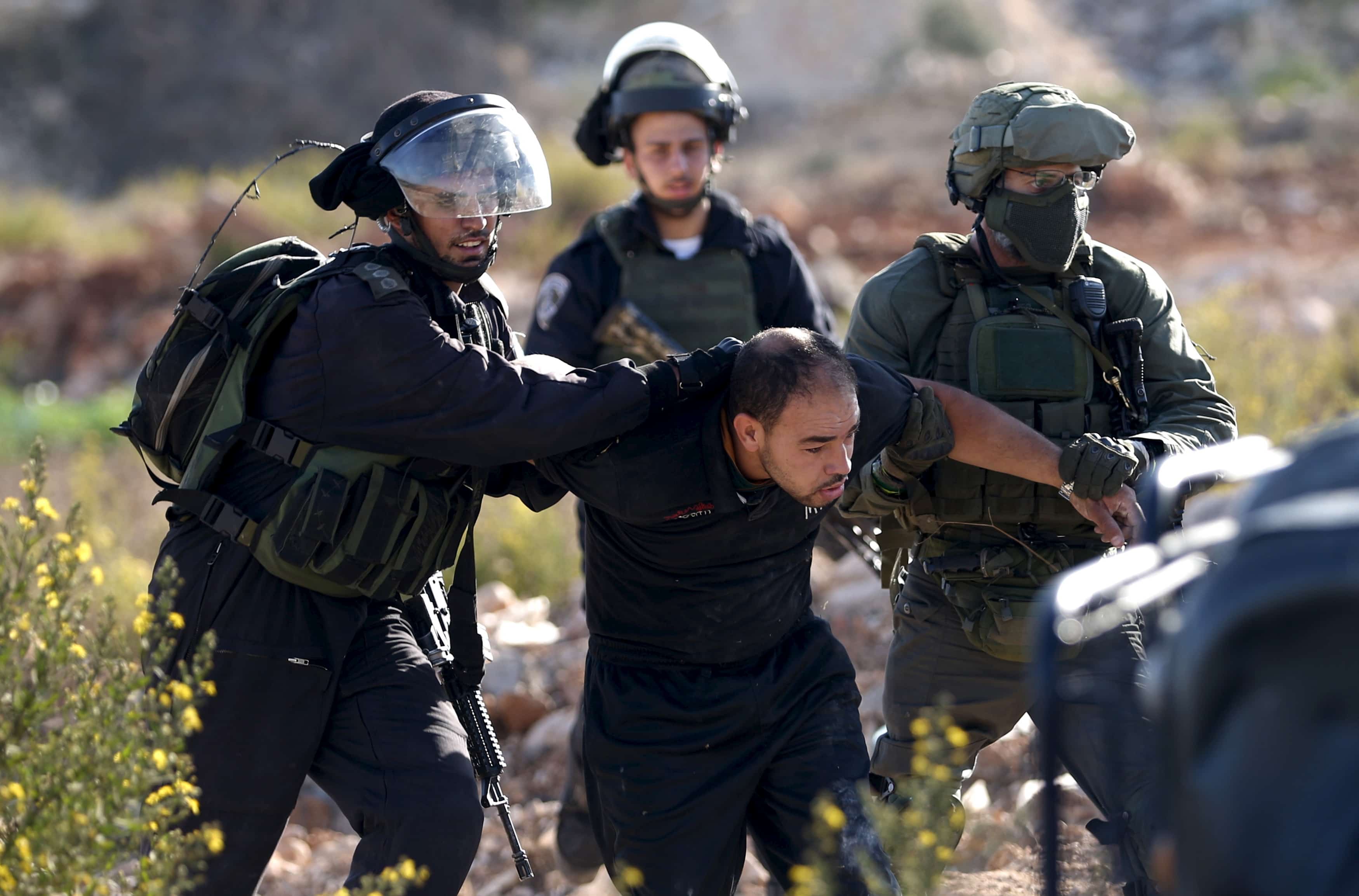 Israeli policemen detain a Palestinian protester during clashes near the Jewish settlement of Bet El, near the West Bank city of Ramallah, October 11, 2015, REUTERS/Mohamad Torokman