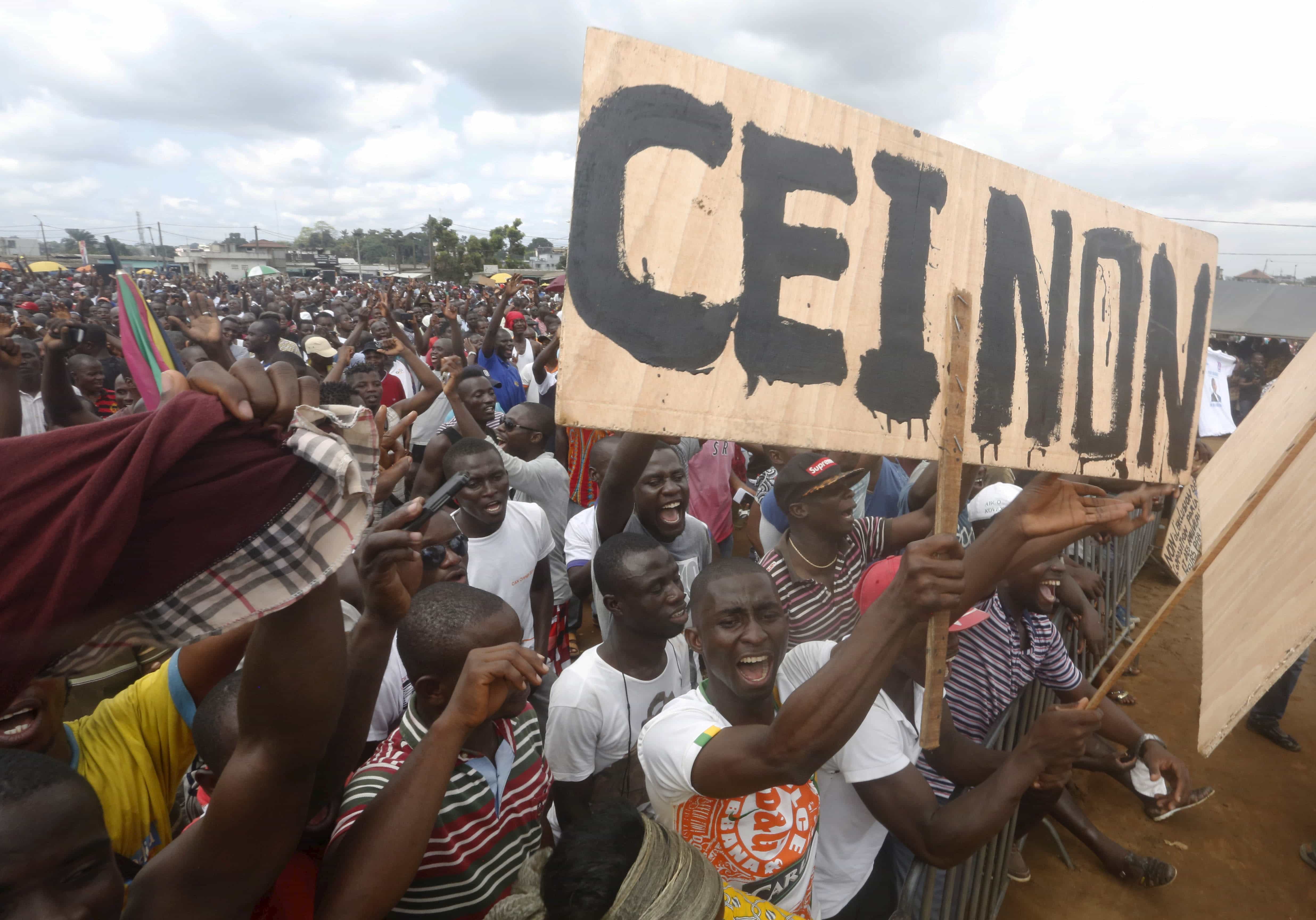 People attend the rally of the opposition National Coalition for Change (CNC) in Abidjan, 7 October 2015, REUTERS/Thierry Gouegnon