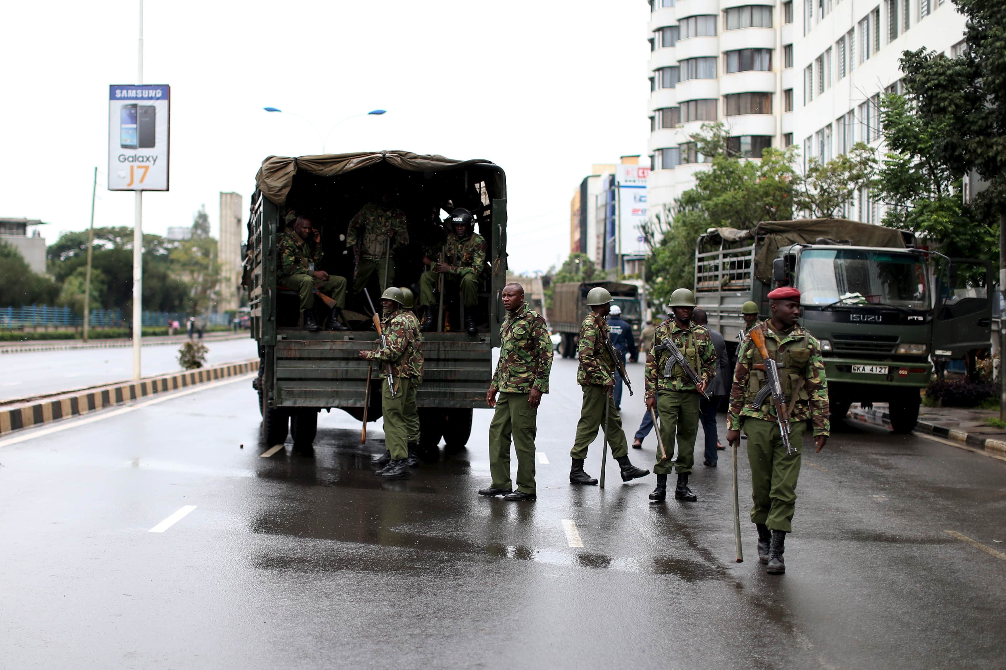 Kenyan police guard a street in Nairobi, Kenya, 25 April 2016, REUTERS/Siegfried Modola