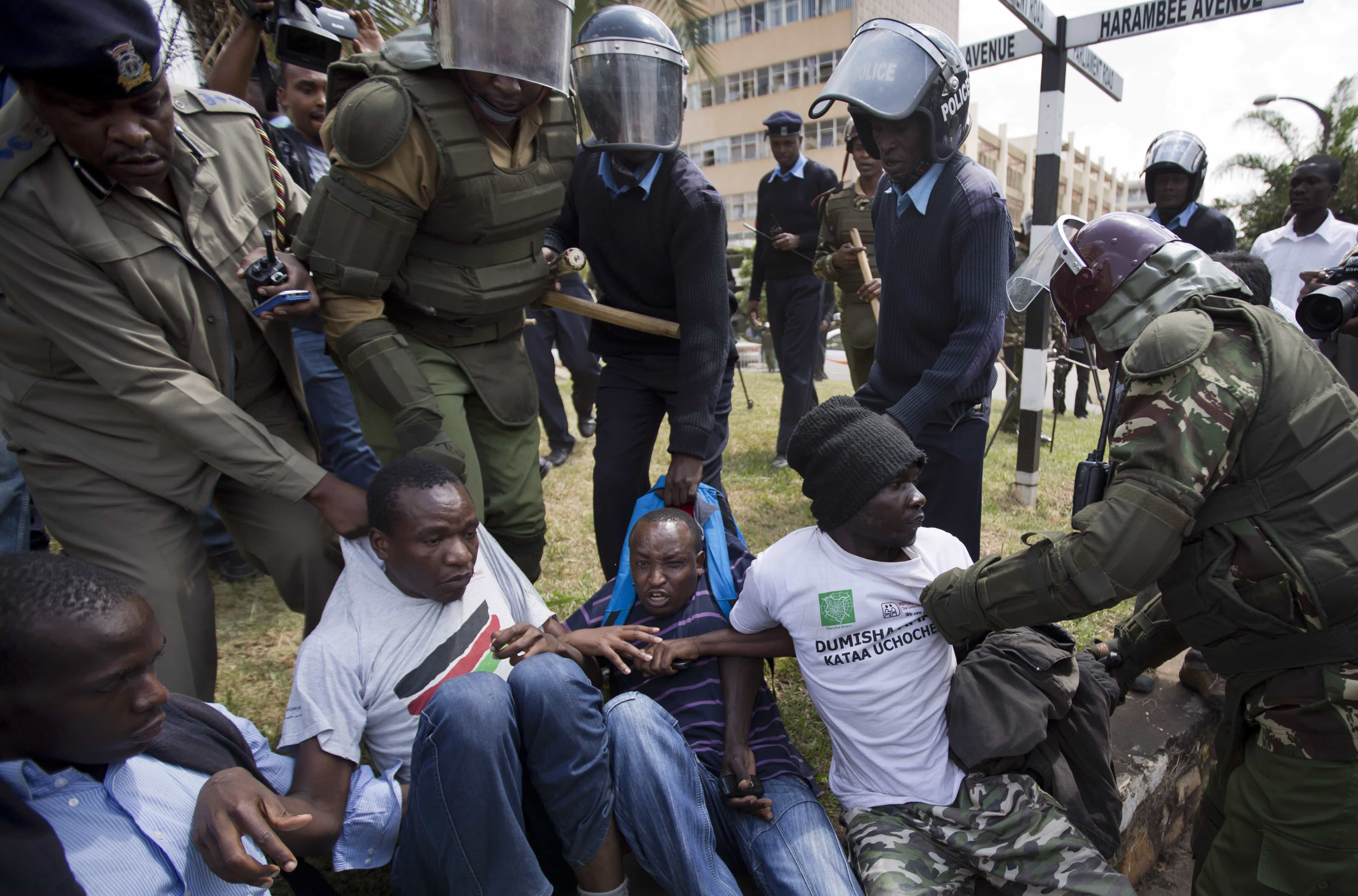 A group of demonstrators are arrested by riot police after protesting the security law, outside the parliament building in Nairobi, 18 December 2014, AP Photo/Ben Curtis