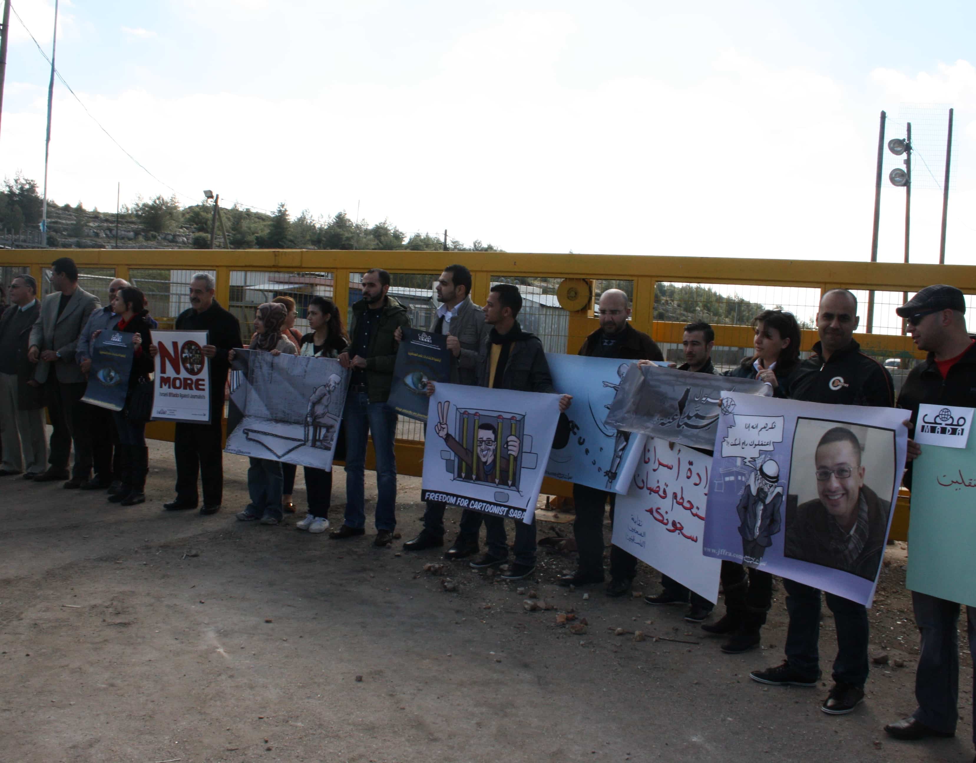 The Palestinian Center for Developments and Media Freedoms organised a demonstration on 20 February 2013 in front of Ofer prison protesting against the Israeli forces' detention of journalists, MADA