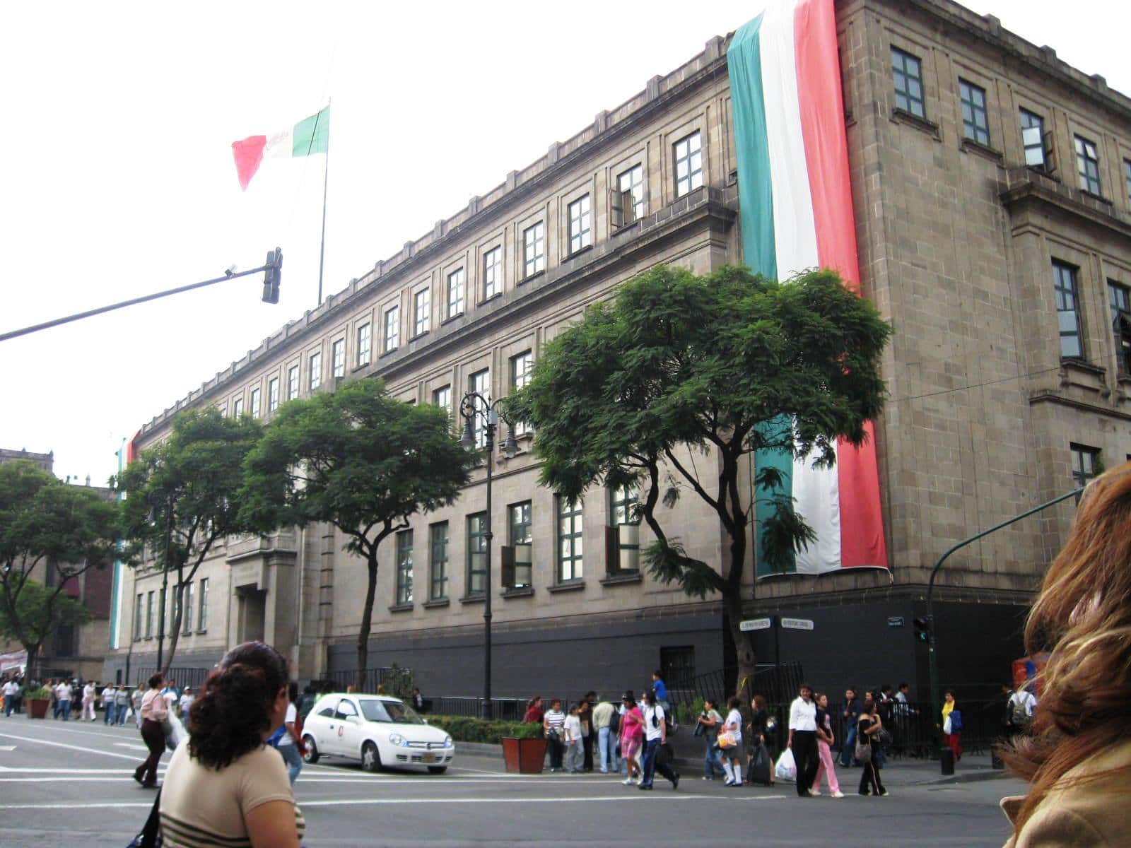 Supreme Court building in Mexico City, By Thelmadatter - Own work, Public Domain