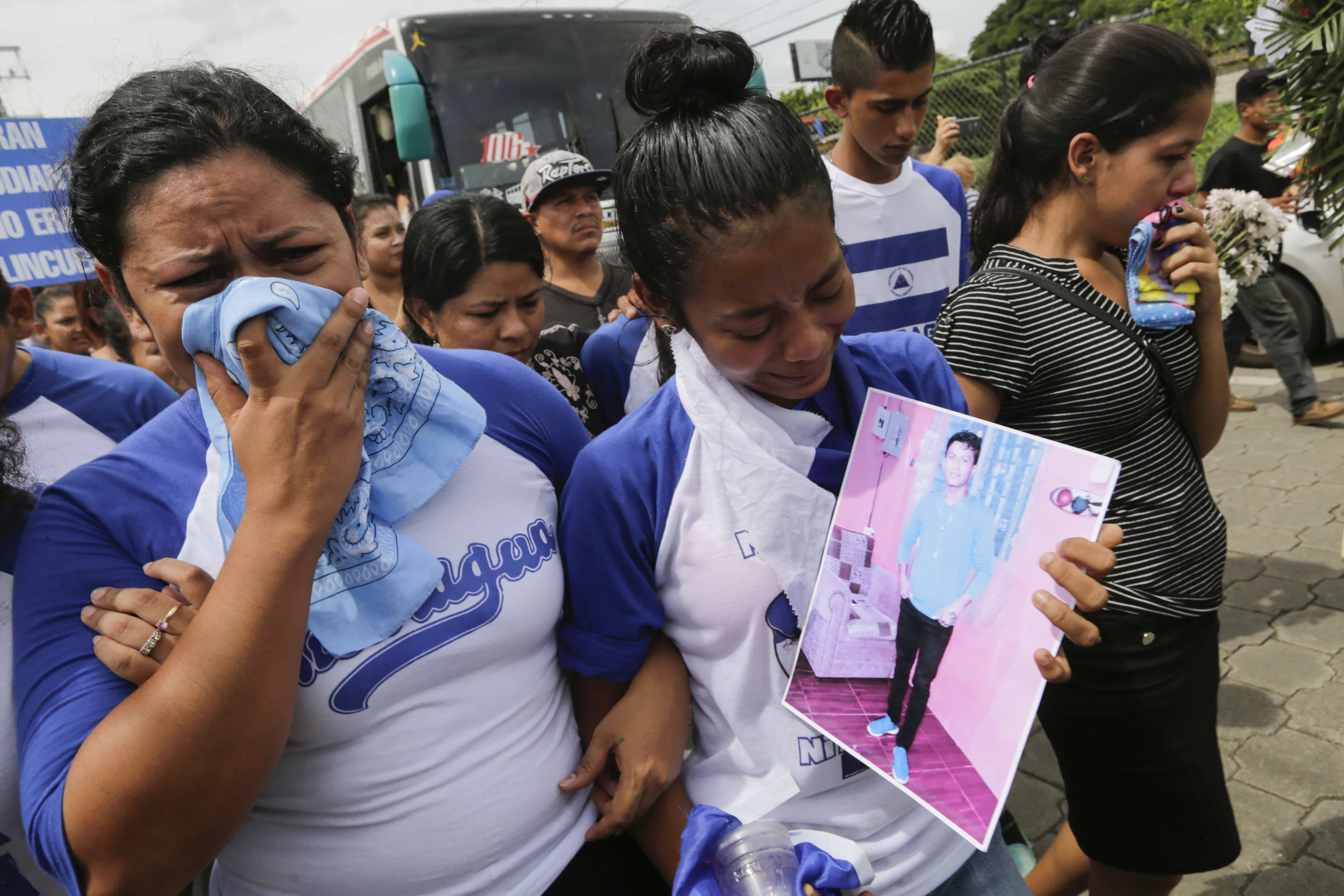 Friends and relatives cry during the funeral of the student Gerald Velazquez, shot dead during clashes with riot police in a church near the National Autonomous University of Nicaragua, on 16 July 2018, INTI OCON/AFP/Getty Images