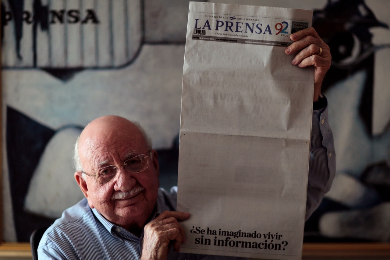 The president of La Prensa Editorial Group holds an edition of "La Prensa", which on 18 January 2019 published its cover in blank in protest against the refusal by the DGA to hand over imported paper and ink, in Managua, Nicaragua, 18 January 2019, INTI OCON/AFP/Getty Images