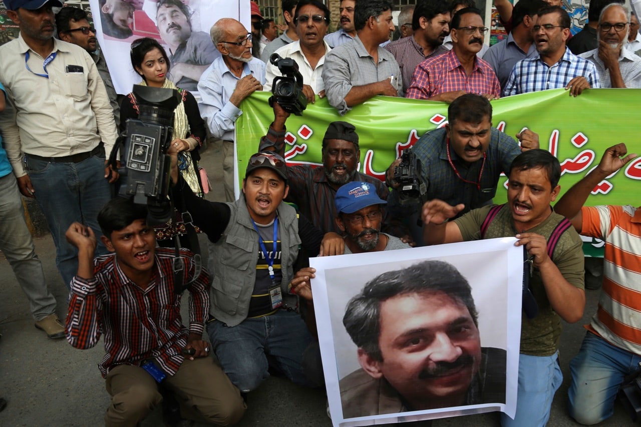 Pakistani journalists holding an image of their colleague, Ahmed Noorani, condemn the attack on Noorani, in Karachi, Pakistan, 30 October 2017, AP Photo/Shakil Adil
