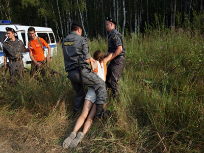 OMON officers dragging the protester to the police van., Source: Novaya Gazeta