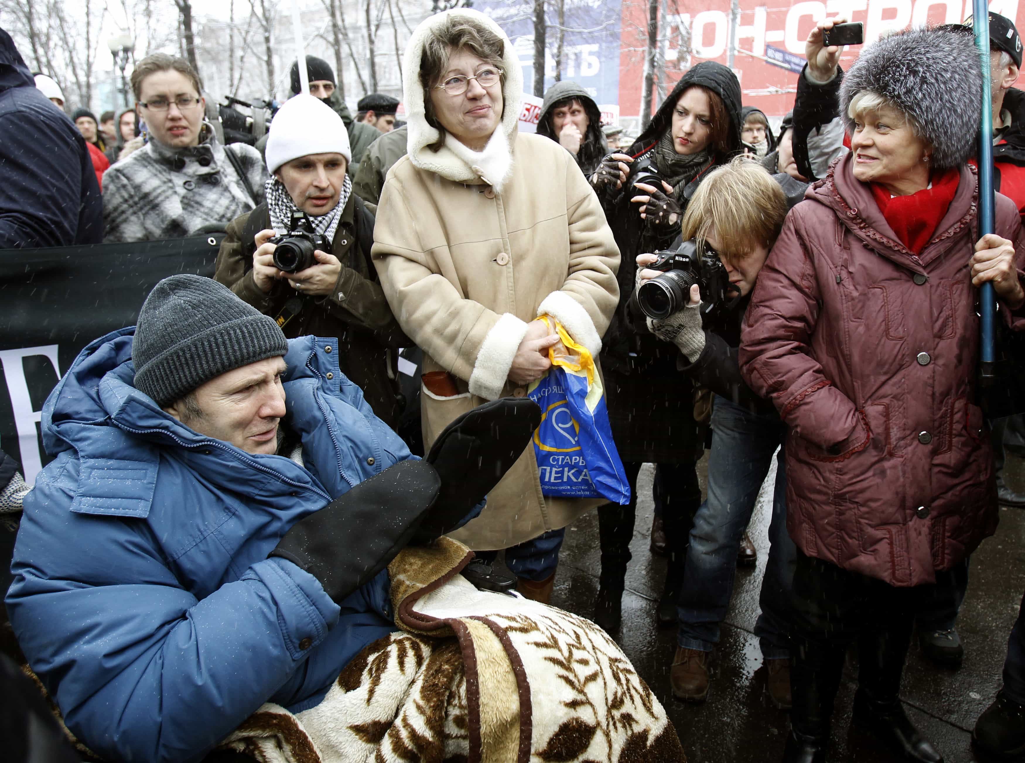 Journalist Mikhail Beketov (L), photographed in a wheelchair at a rally to support assailed civil activists and reporters in Moscow, 21 November 2010., REUTERS/Sergei Karpukhin
