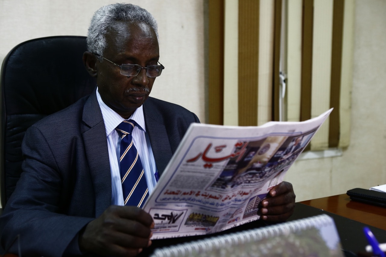 Osman Mirgani, editor of the "Al-Tayyar" newspaper, sits at his office in Khartoum, Sudan, 25 February 2017, ASHRAF SHAZLY/AFP/Getty Images