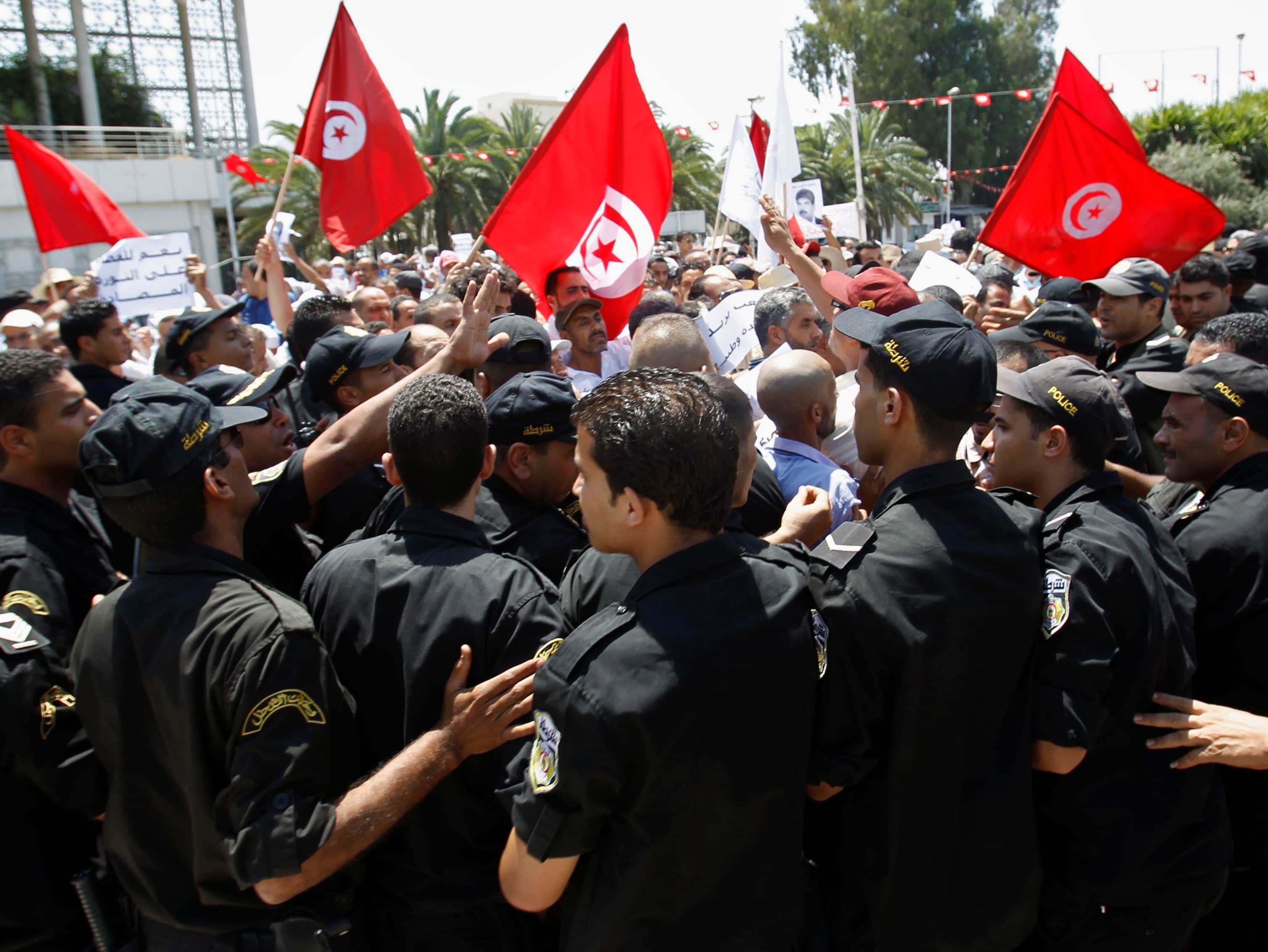 Tunisian protesters clash with riot police during a demonstration near the parliament building in Tunis, 27 July 2013, REUTERS/Zoubeir Souissi