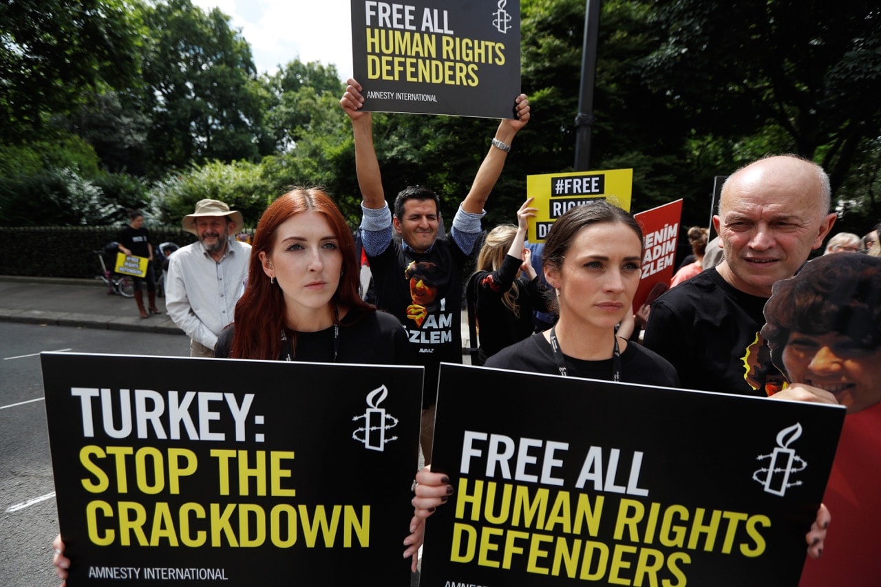 Demonstrators protest against the detention of Avaaz activist Ozlem Dalkiran and other human rights acitvists outside Turkey's embassy in London, Britain, 25 July 2017, REUTERS/Peter Nicholls