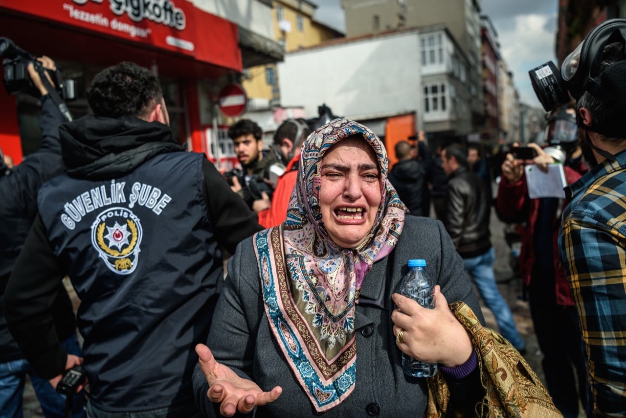 A woman cries as Turkish anti-riot police officers disperse supporters in front of the headquarters of the daily newspaper "Zaman" in Istanbul, 5 March 2016, OZAN KOSE/AFP/Getty Images