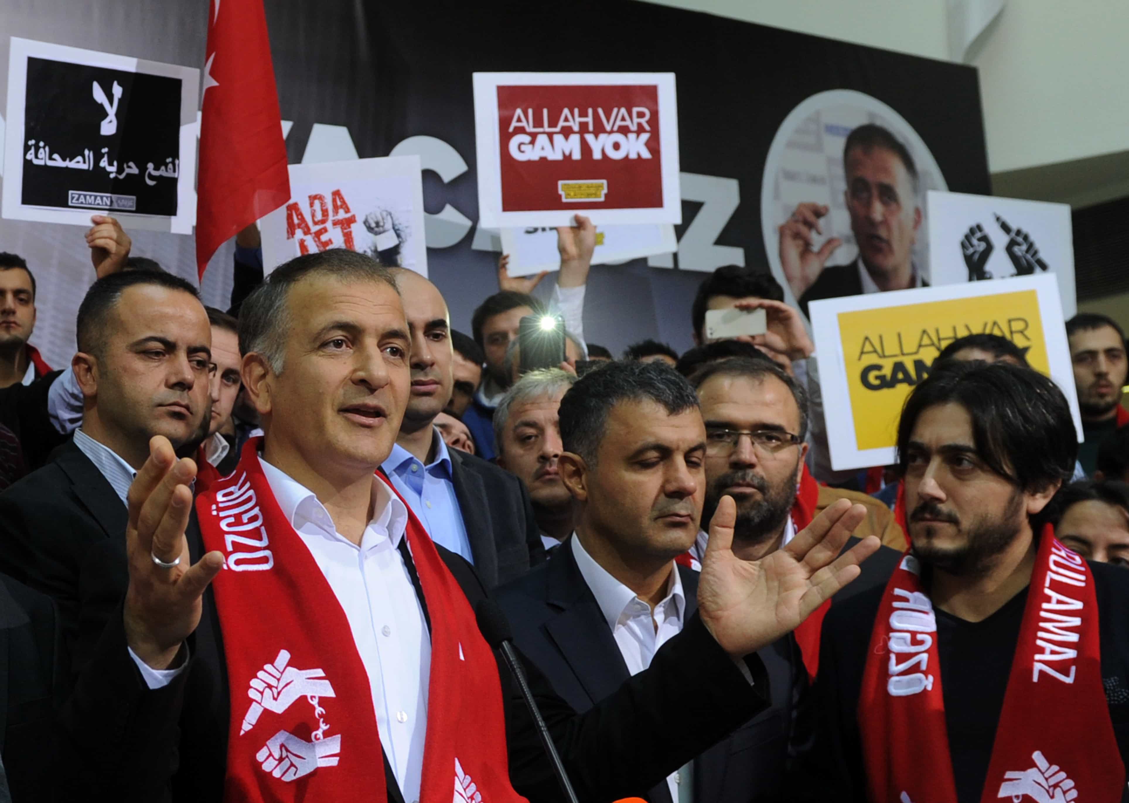 Ekrem Dumanli, editor-in-chief of Zaman newspaper, addresses his staff a day after his release in Istanbul, 20 December 2014, AP Photo/Selahattin Sevi