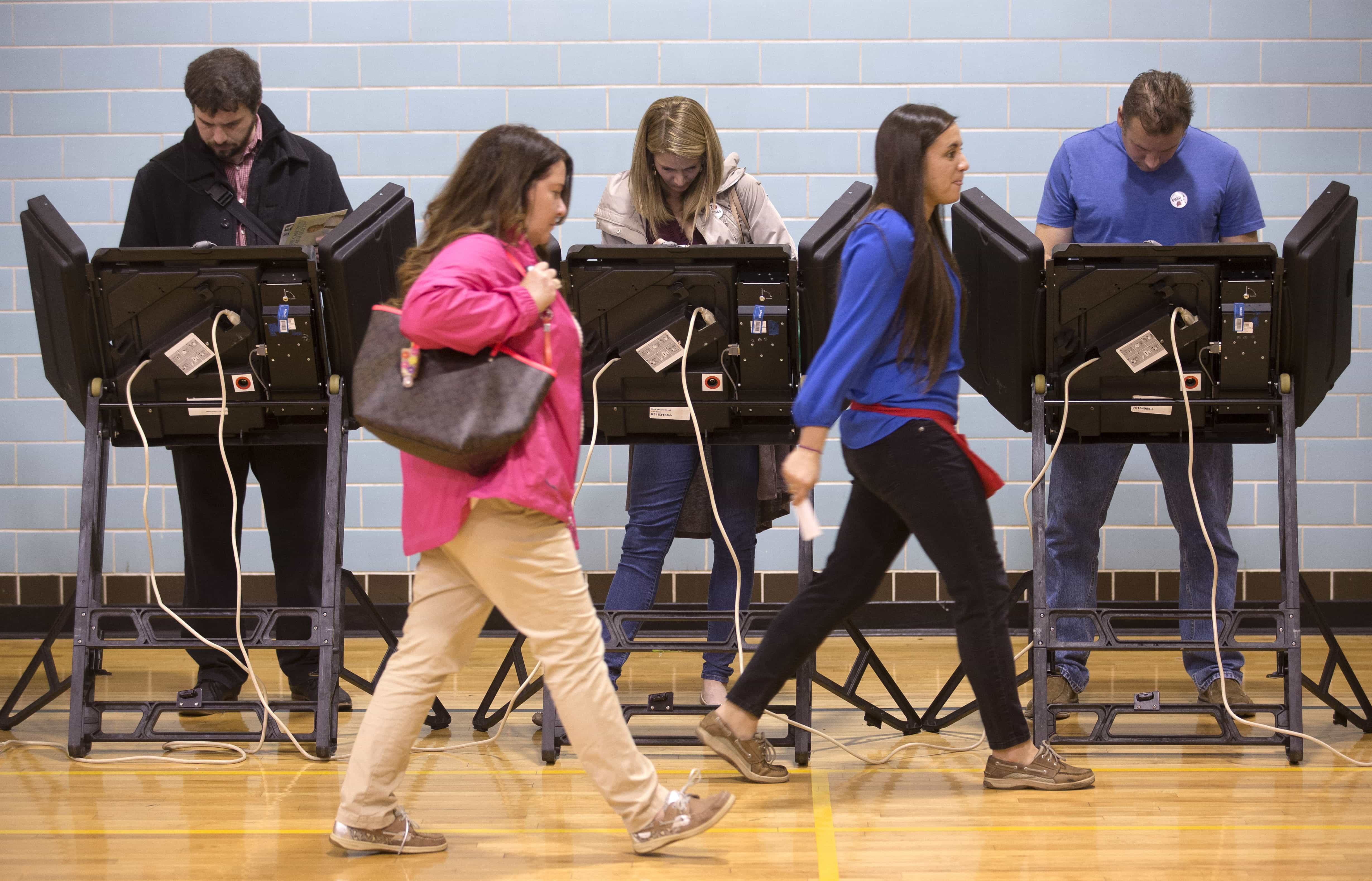 Voters using an electronic voting system on 3 November 2015, in Columbus, Ohio, AP Photo/John Minchillo