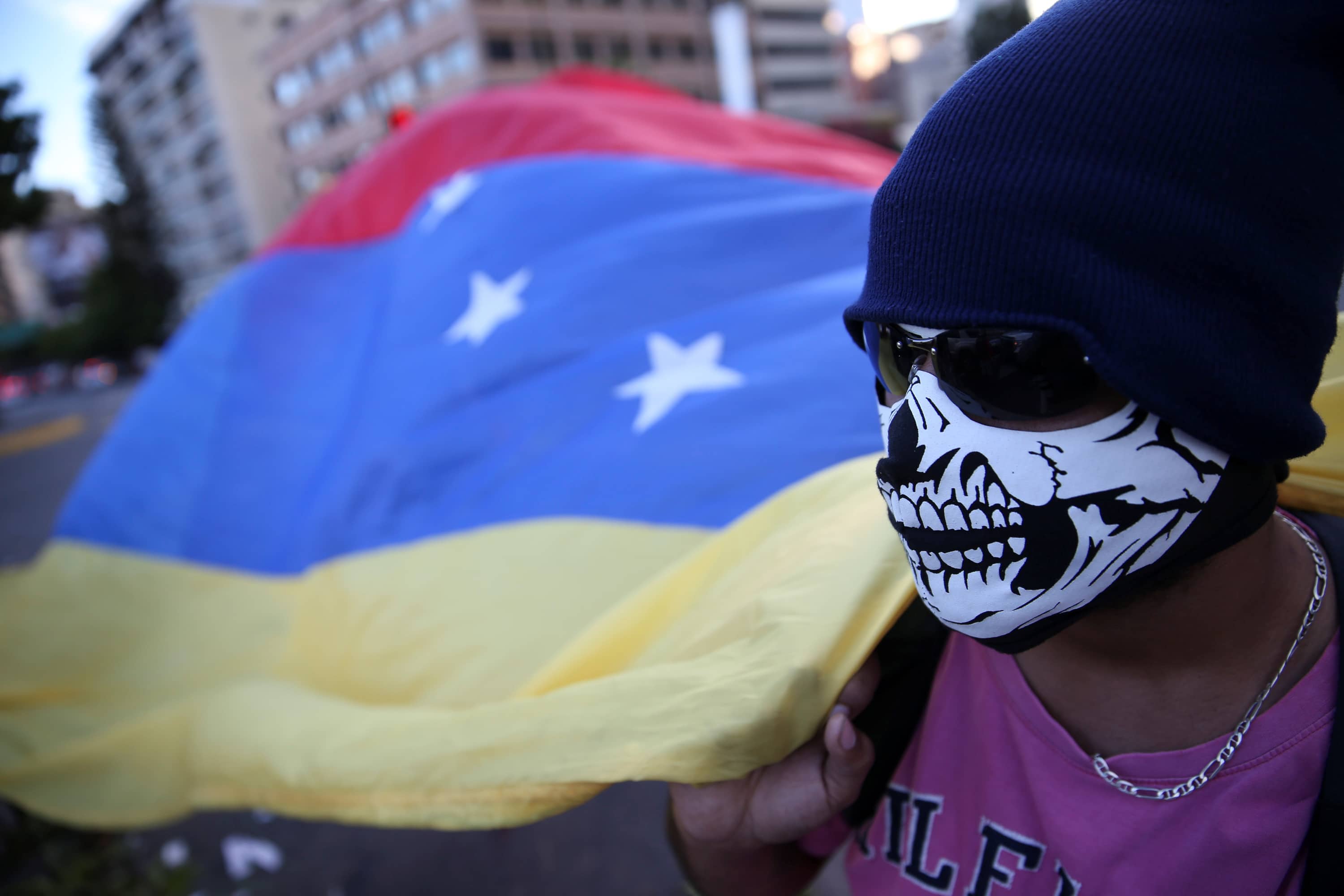 An opposition supporter during a protest against President Maduro's government in Caracas, Venezuela, 31 March 2017, REUTERS/Carlos Garcia Rawlins