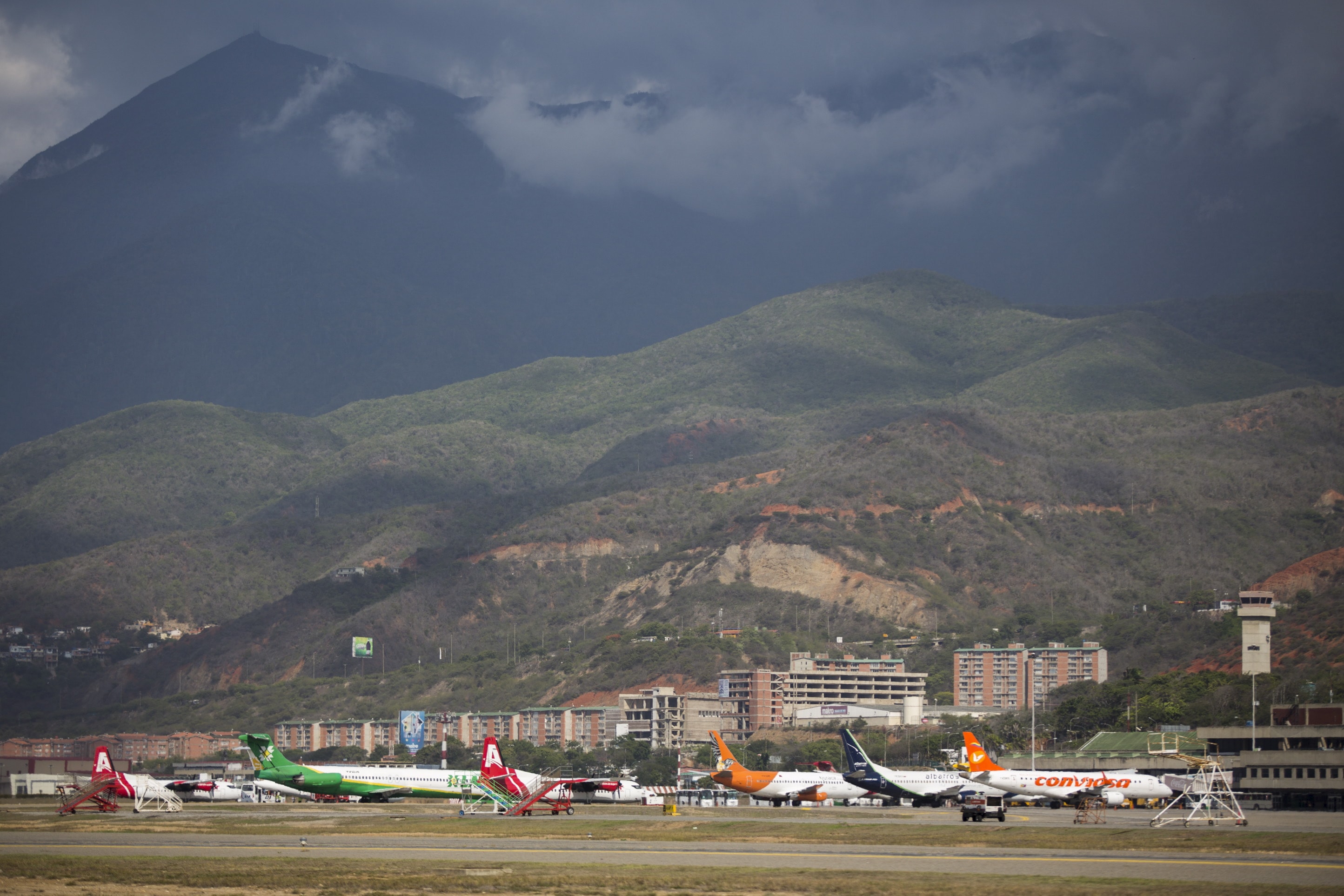 Planes on the runway at Simón Bolívar international airport near Caracas, REUTERS/Marco Bello
