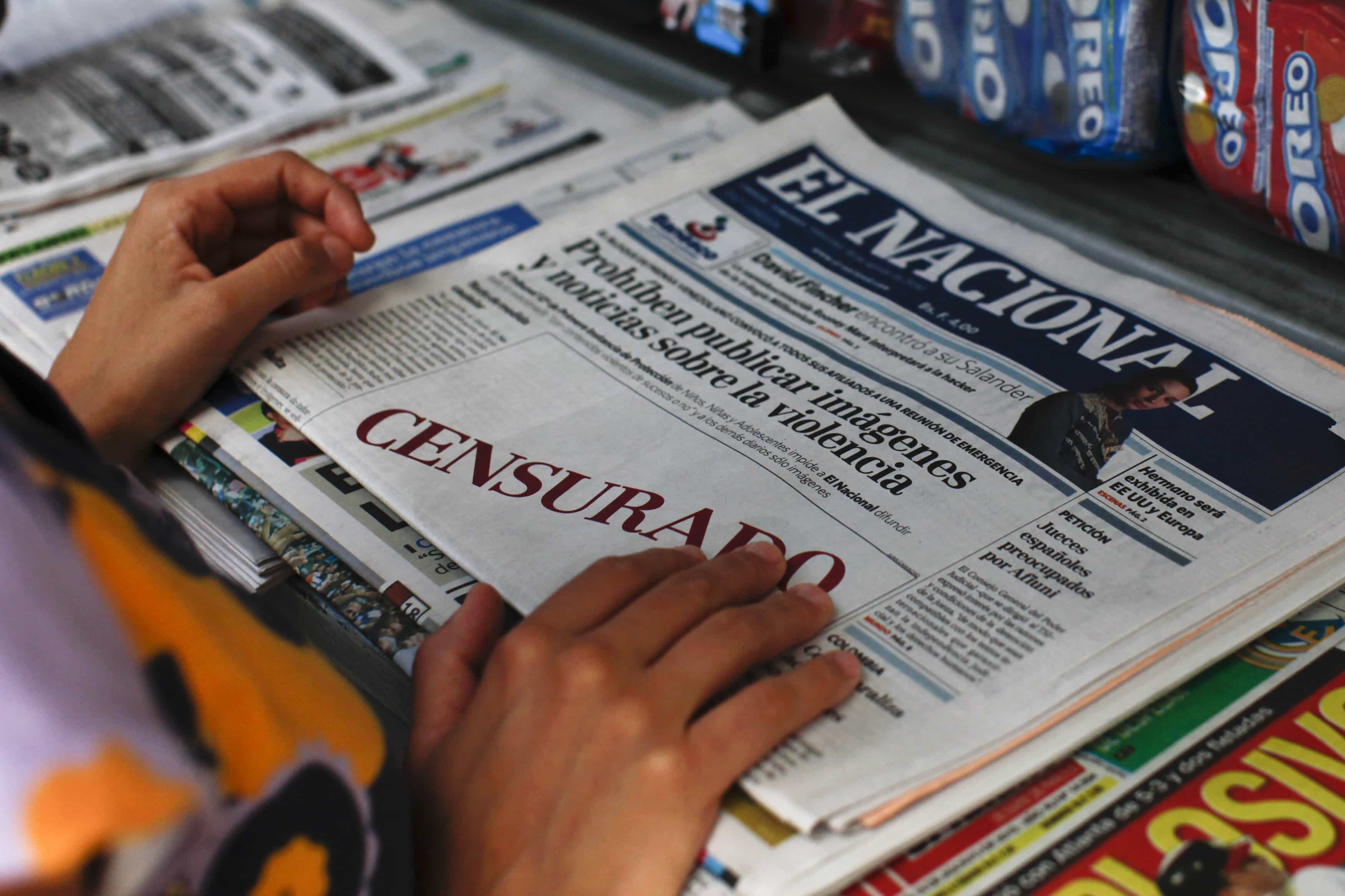 A man buys the Venezuelan El Nacional newspaper with the word 'censored' on the front page instead of a picture in Caracas 18 August, 2010., REUTERS/Jorge Silva