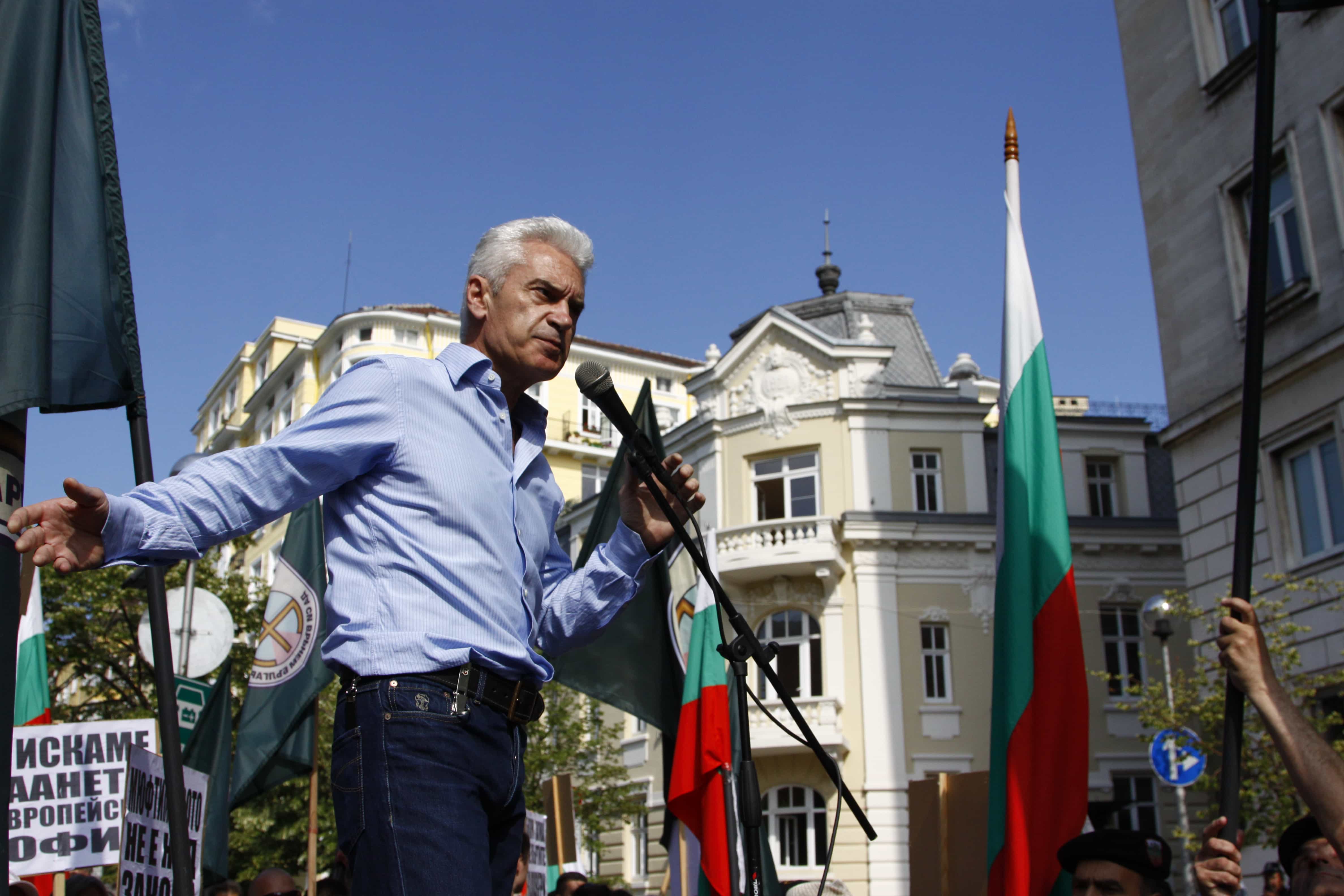 The leader of Bulgaria's ultra-nationalist party Ataka delivers a  speech in front of the Sofia municipality., Johann Brandstätter/Demotix