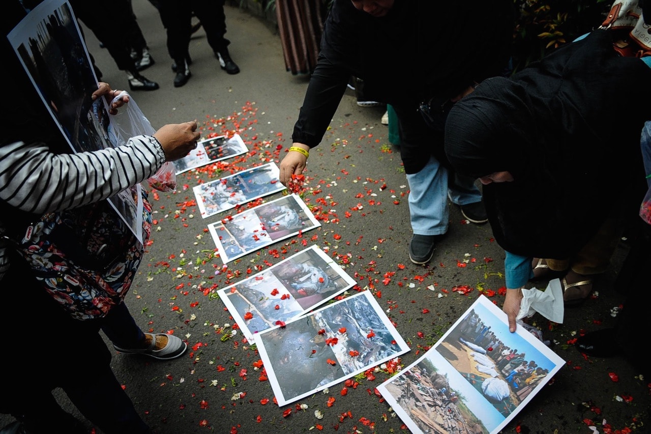 Indonesian people hold a protest against air strikes in the Yemeni capital, Sana'a, in front of the Saudi Arabia Embassy in Jakarta, Indonesia, 11 October 2016, Jefta Images / Barcroft Images / Barcroft Media via Getty Images