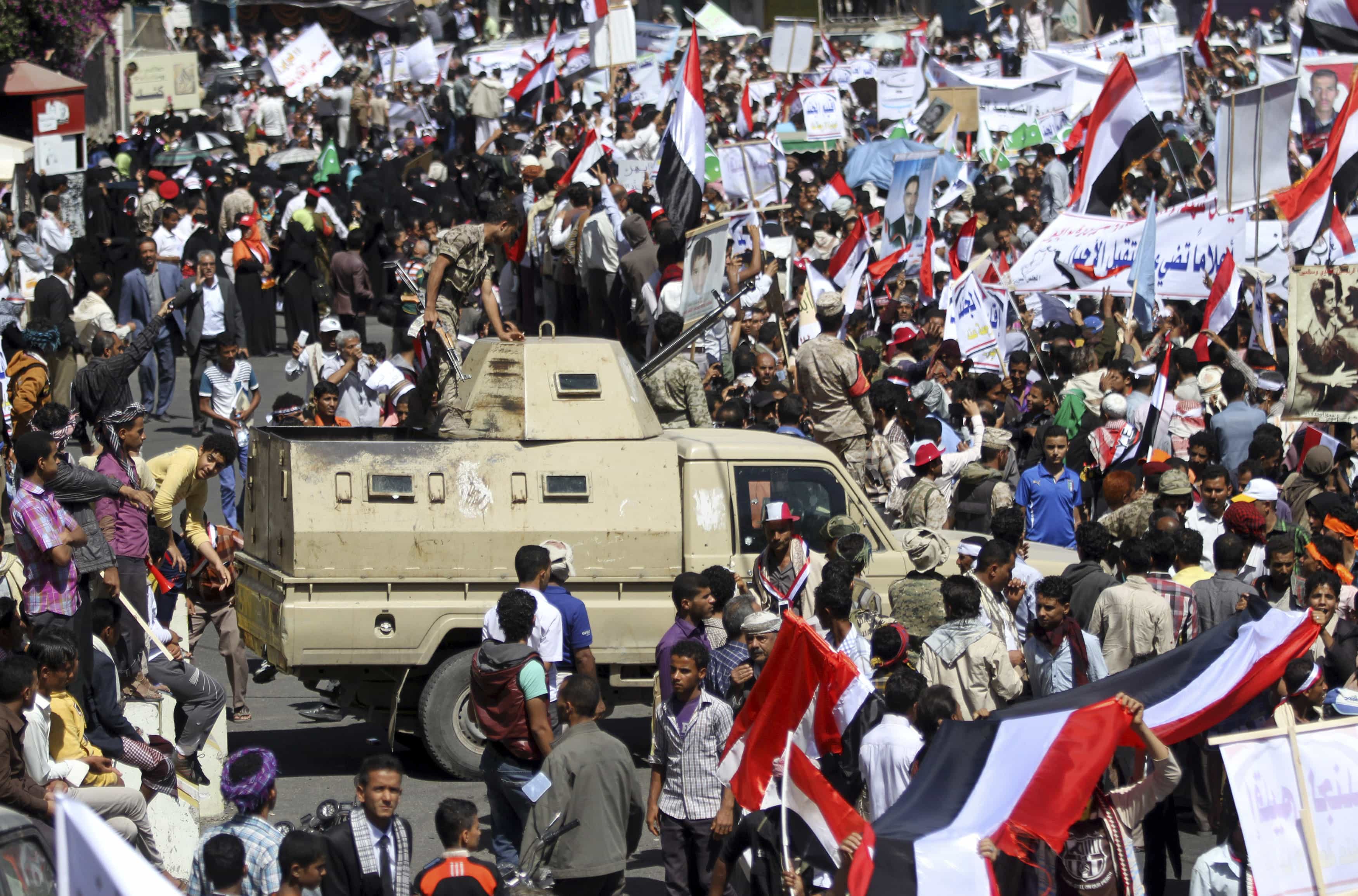 Anti-Houthi protesters demonstrate to commemorate the fourth anniversary of the uprising that toppled former President Ali Abdullah Saleh, in Yemen's southwestern city of Taiz February 11, 2015, REUTERS/Mohamed al-Sayaghi