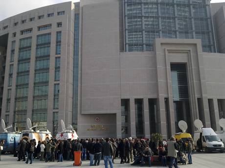 Journalists gather outside the Caglayan Justice Palace in Istanbul on 22 November for the start of a hearing in the Oda TV case., Photo: IPI/Pavol Mudry