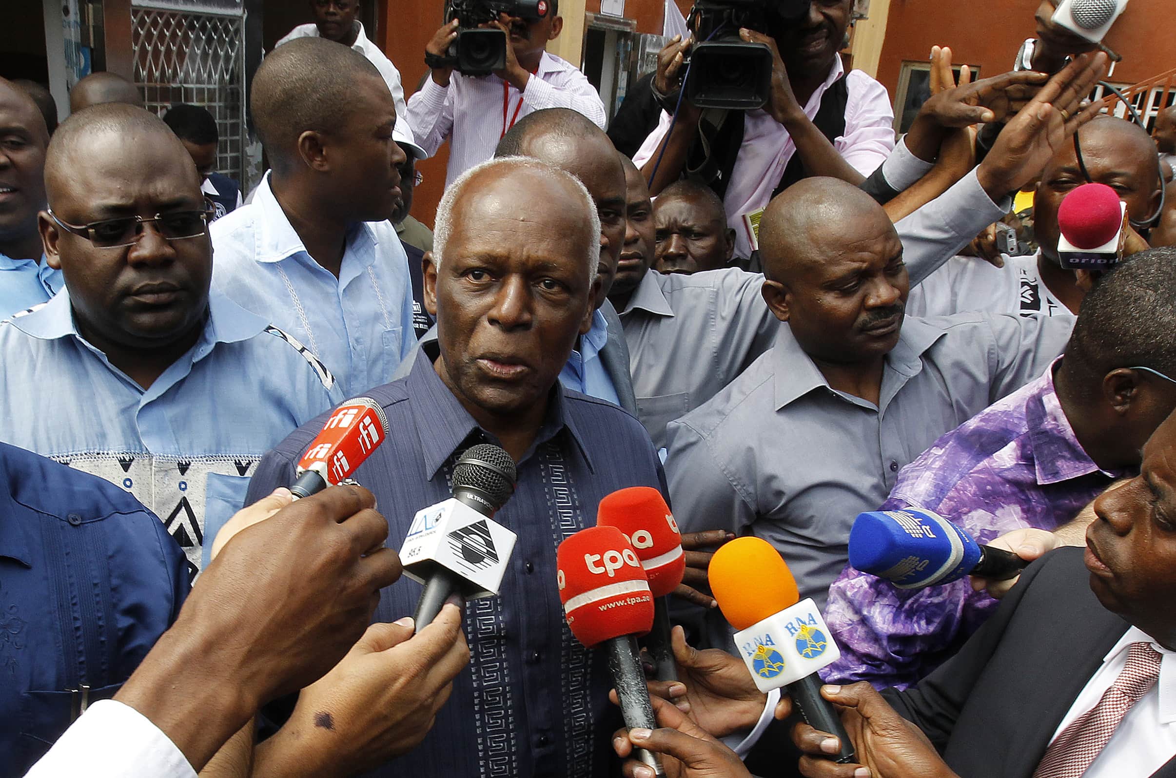 Angola's President Jose Eduardo dos Santos addresses the media after casting his vote during national elections in the capital Luanda, 31 August 2012, REUTERS/Siphiwe Sibeko