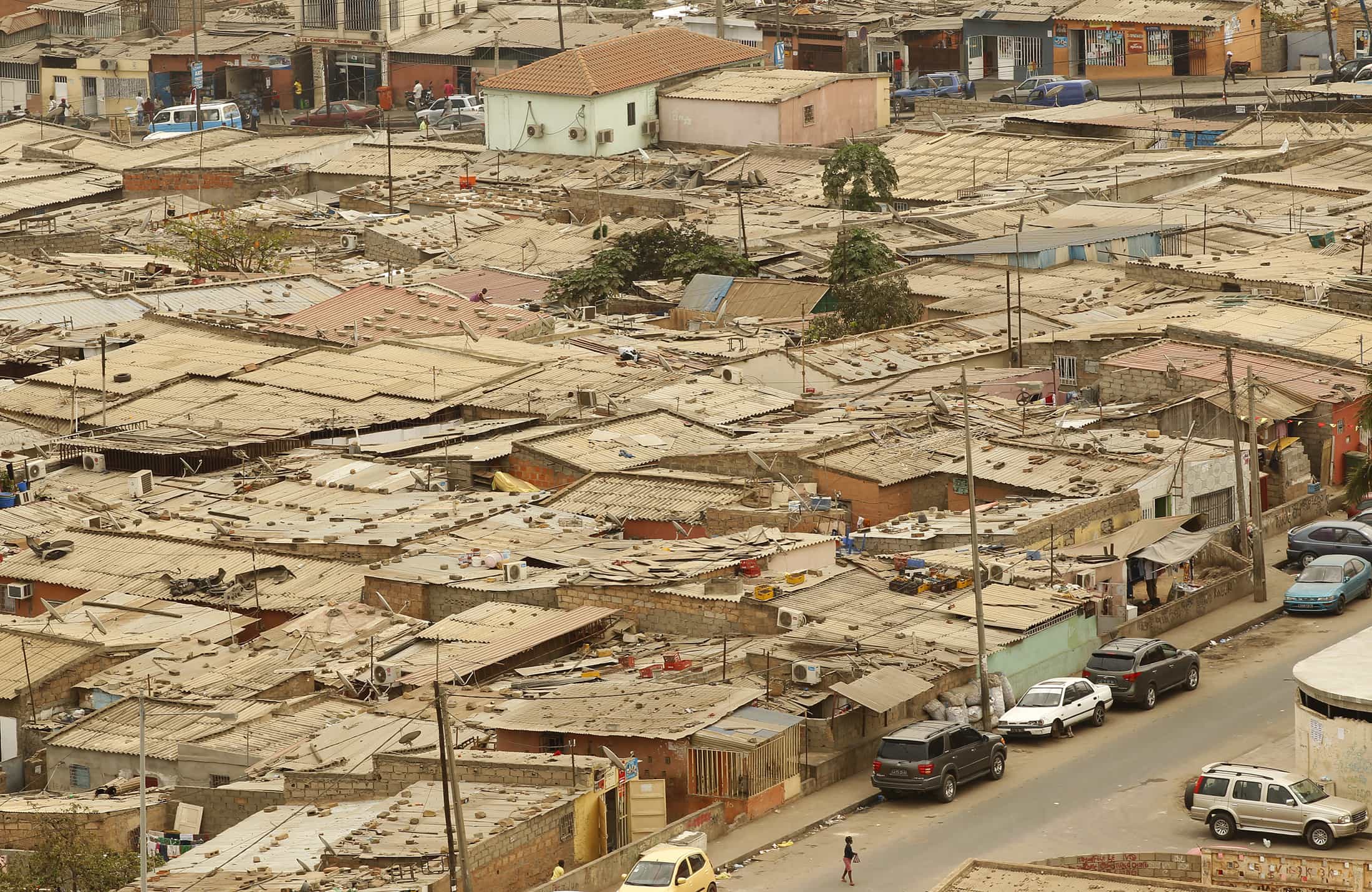 Informal settlements are seen in Luanda, Angola, 30 August 2012, REUTERS/Siphiwe Sibeko