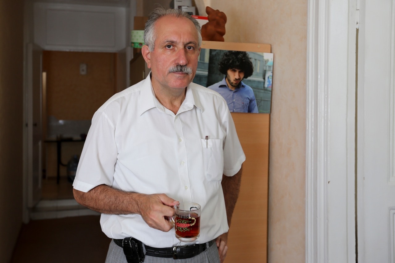 In this 23 July 2015 photo, Mehman Aliyev, the Turan news agency's director, poses for a photo in the Turan news agency's office in Baku, Azerbaijan, AP Photo/Aziz Karimov