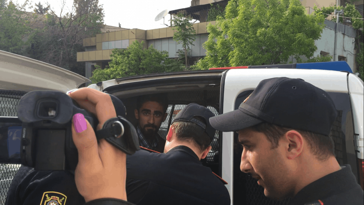 Giyas Ibrahimov, sitting in the police car, leaving the Khatai district court of Baku, 12 May 2016, © 2016 Ramin Deko