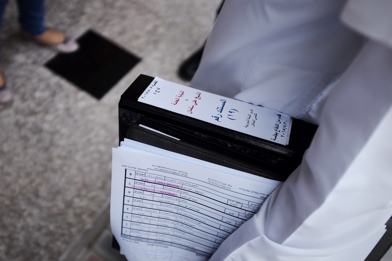 A Bahraini lawyer holds the defence case file for the head of the Shiite opposition movement Al-Wefaq, as he leaves the court after the sentence hearing in Manama, 16 June 2015, MOHAMMED AL-SHAIKH/AFP/Getty Images