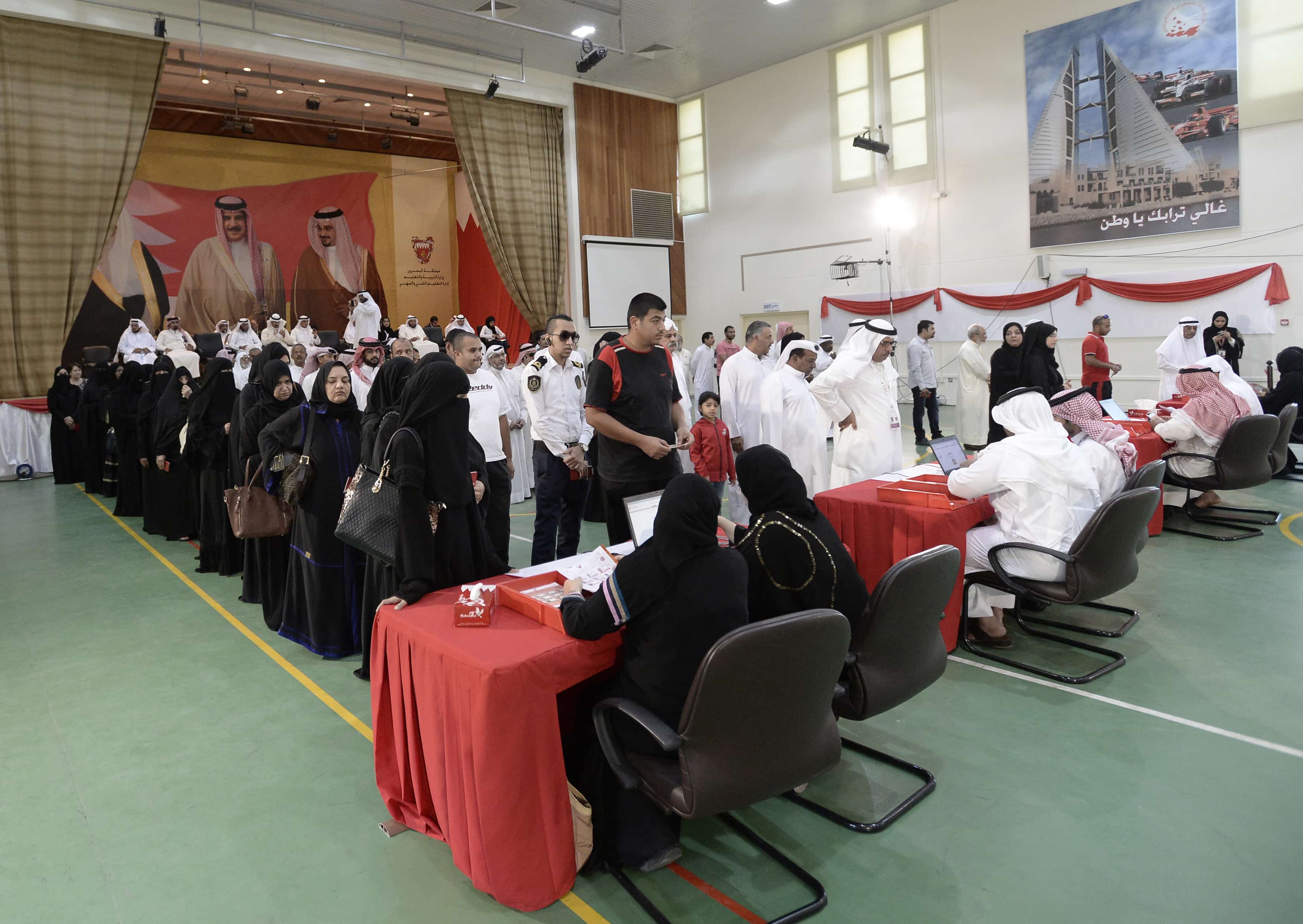 Voters queue up during parliamentary elections, at a polling station set up at the Seef Mall shopping centre in Manama, 22 November 2014, REUTERS/Stringer