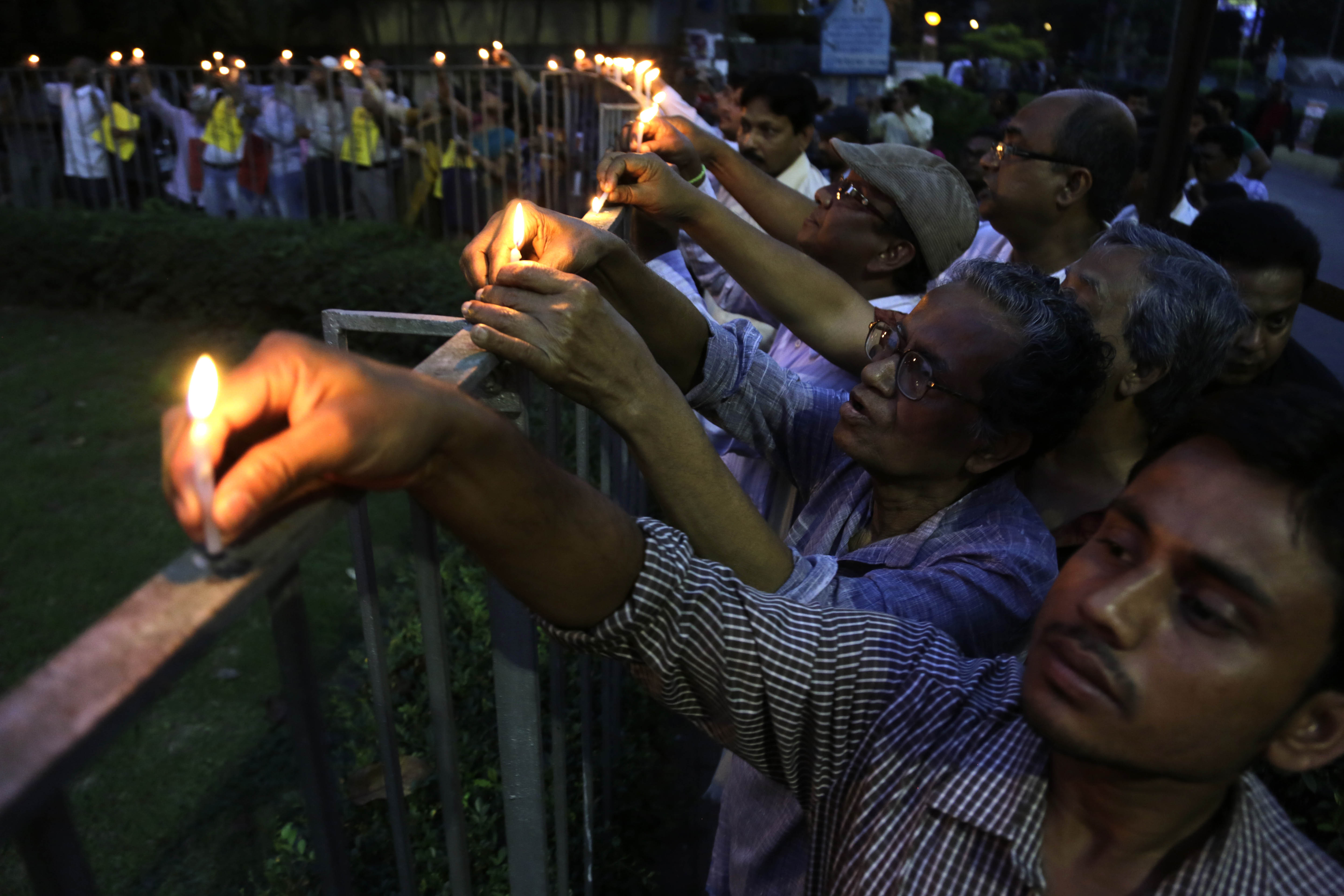 Residents of Kolkata, India protest the killing of Bangladeshi-American blogger Avijit Roy, 1 March 2015, AP Photo/ Bikas Das