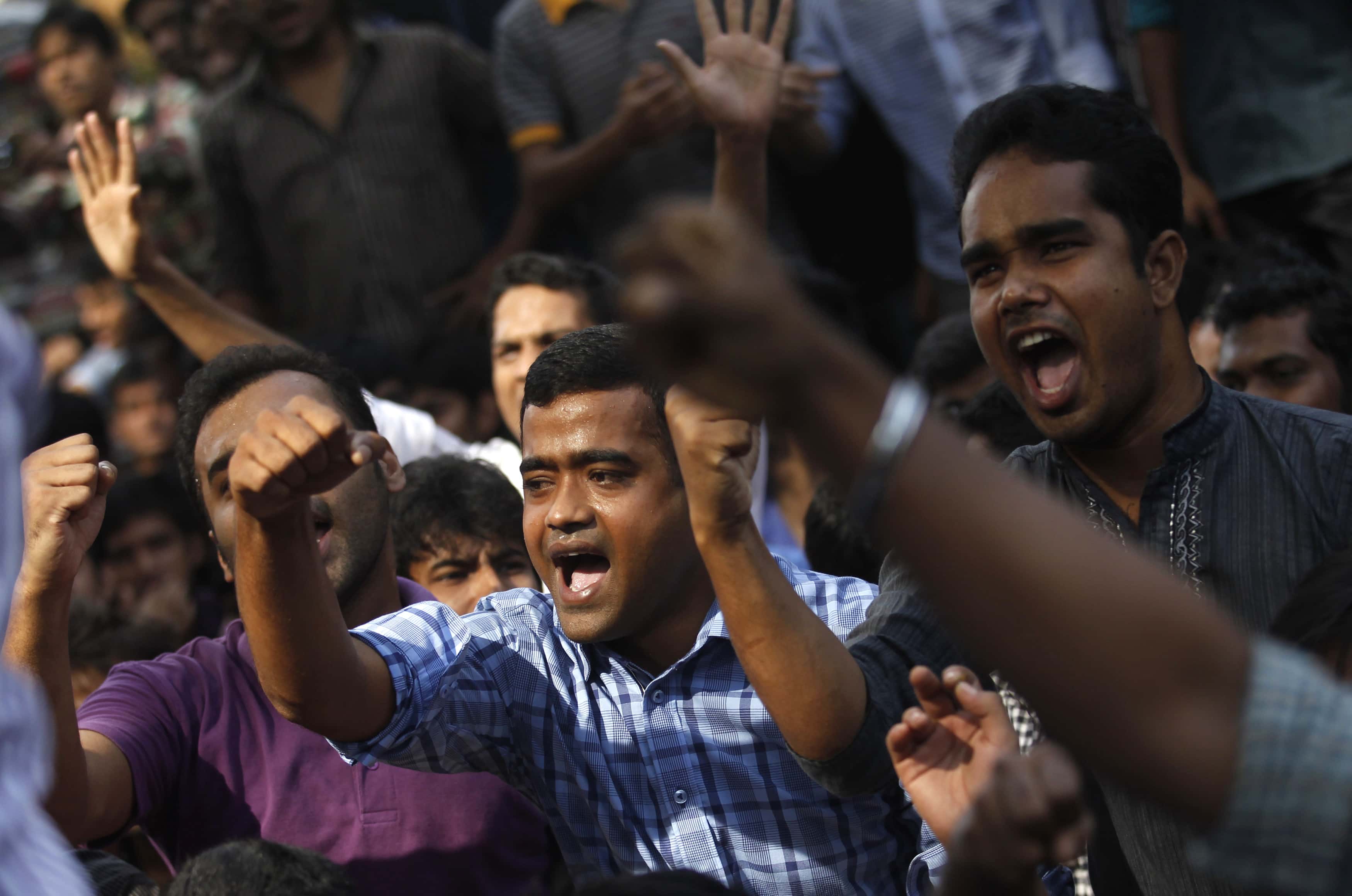 Activists of Bangladesh Chhatra League, the student front of the Bangladesh Awami League, shout slogans during a protest against a strike in Dhaka, 9 December 2013, REUTERS/Andrew Biraj