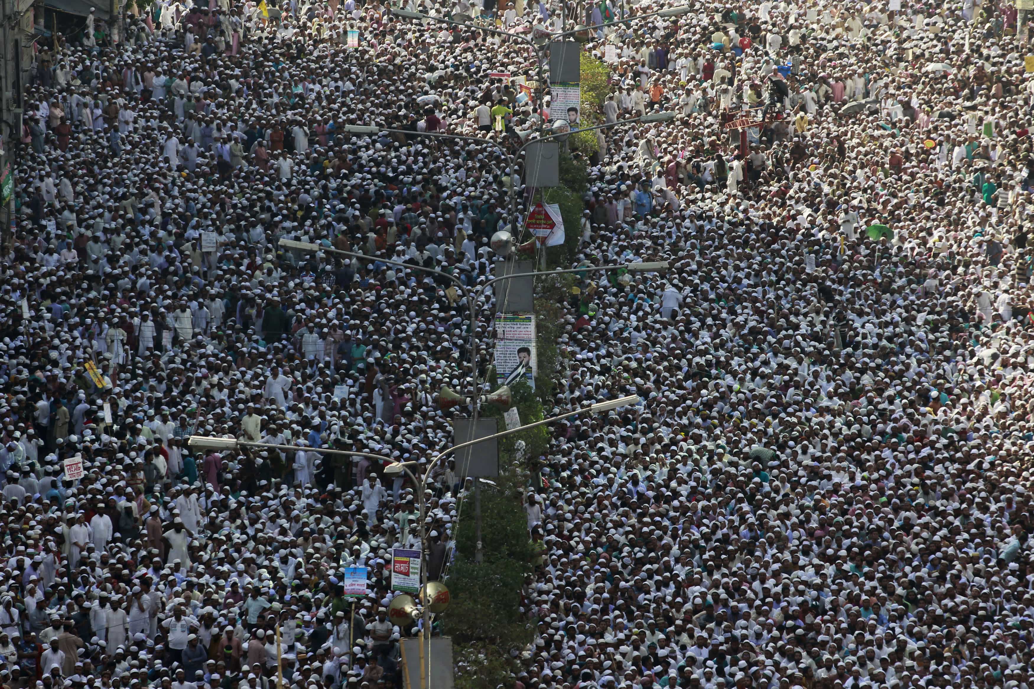 Activists of the Hefajat-e-Islam political party attend a grand rally in Dhaka, 6 April 2013, REUTERS/Andrew Bira