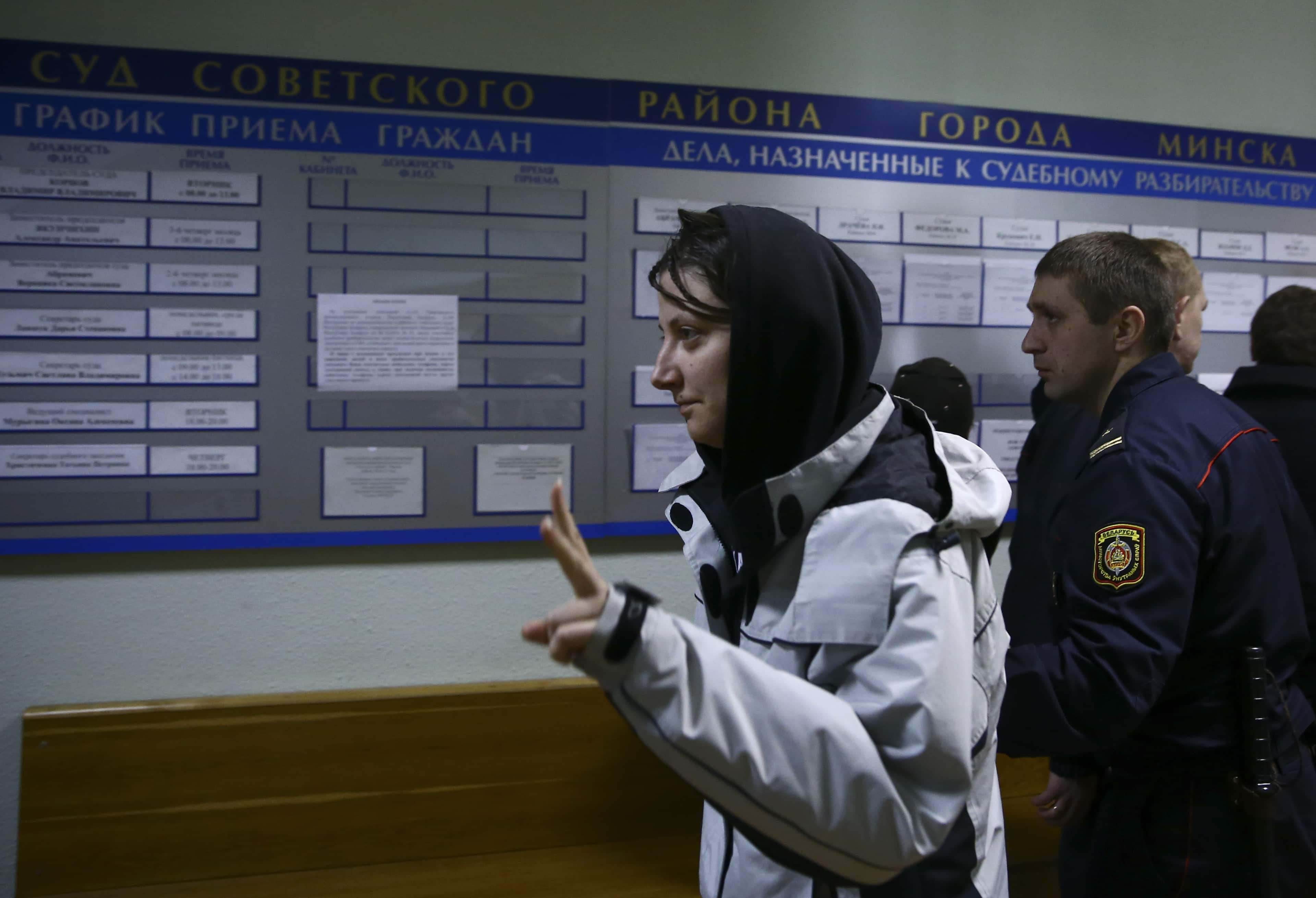 Journalist Marina Kostylyanchenko, who was detained while covering a protest, is escorted by police upon her arrival for a court hearing in Minsk, 27 March 2017, REUTERS/Vasily Fedosenko